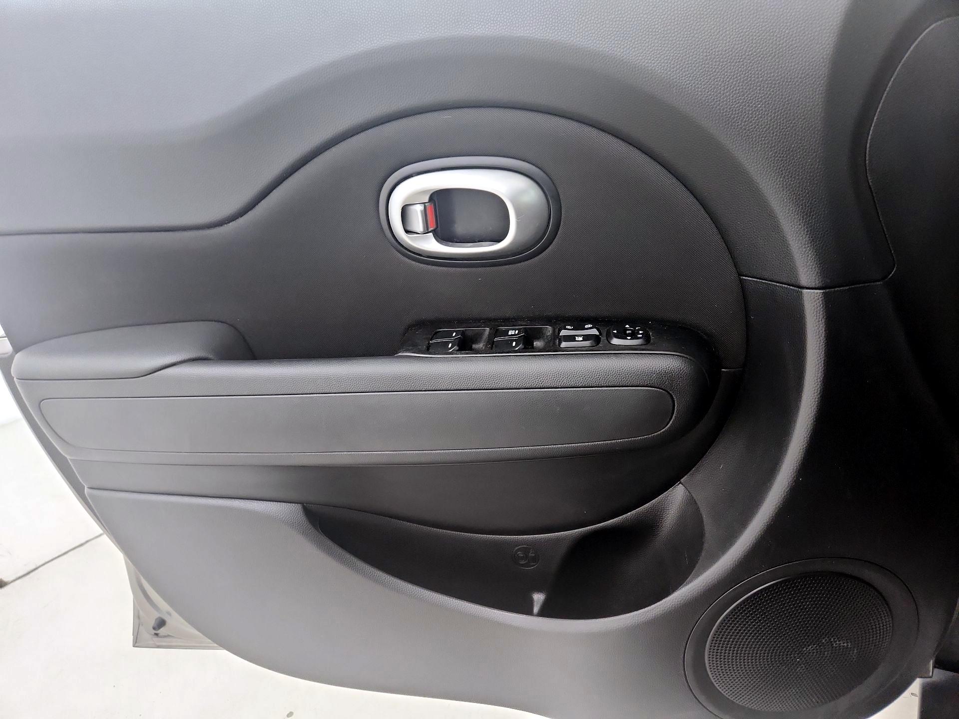 Thumbnail: 2016 Kia Soul - 12