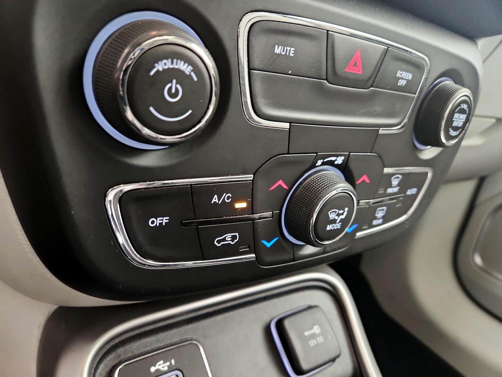 Thumbnail: 2020 Jeep Compass - 16