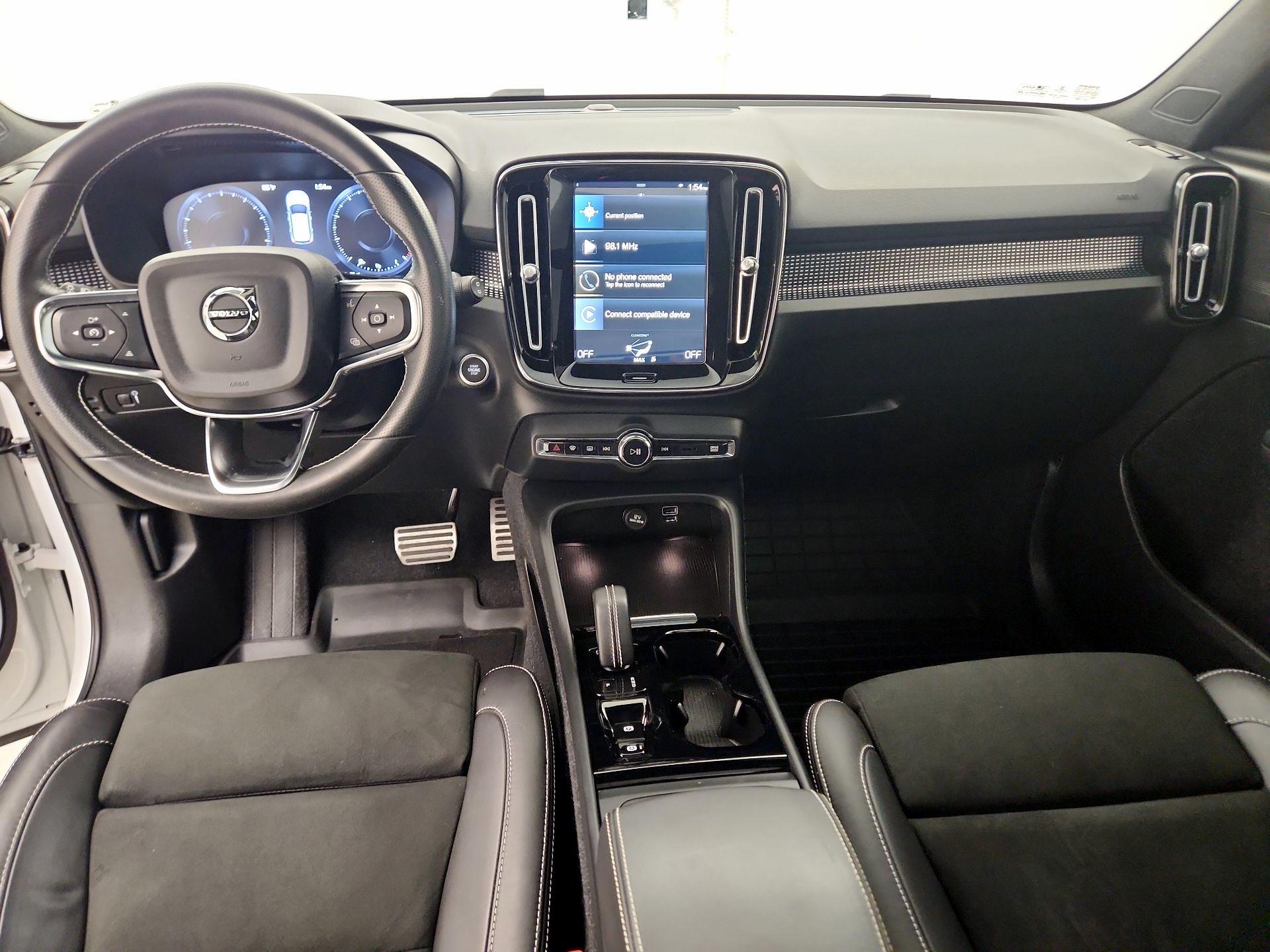 Thumbnail: 2021 Volvo XC40 - 9