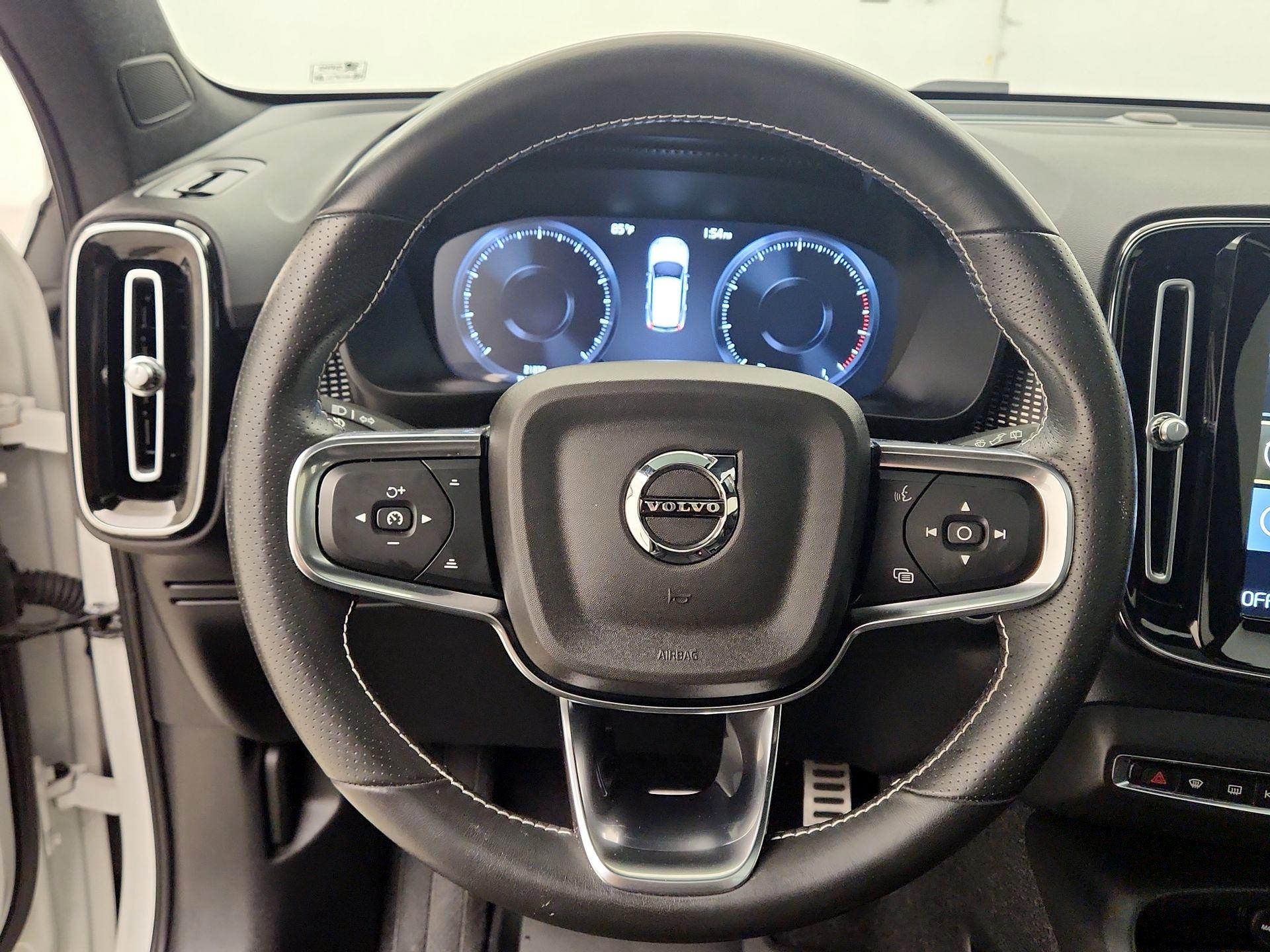 Thumbnail: 2021 Volvo XC40 - 10