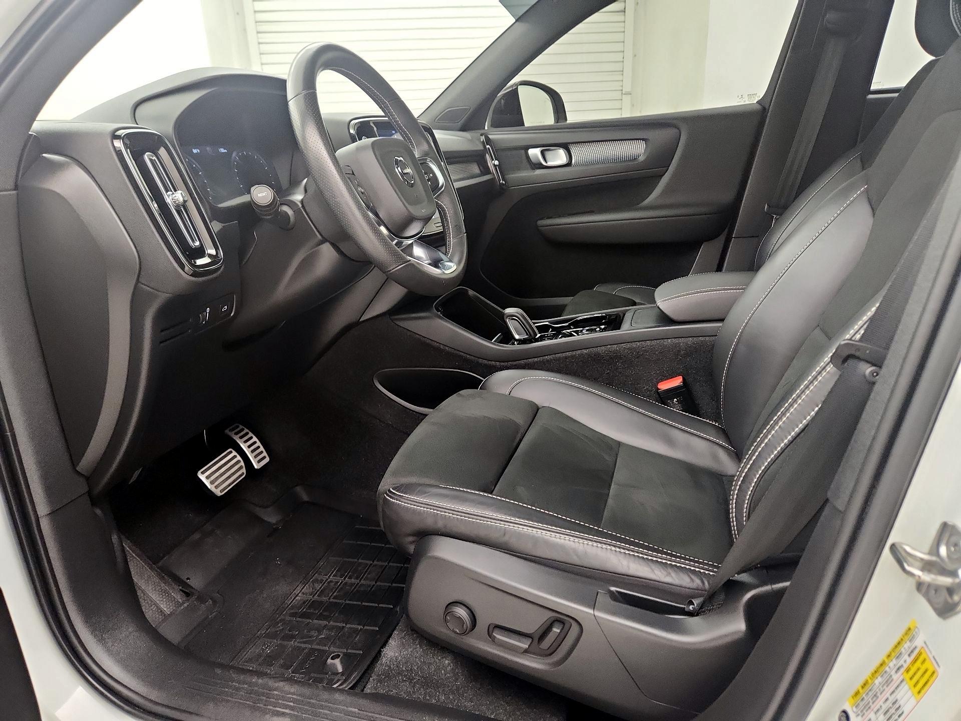 Thumbnail: 2021 Volvo XC40 - 11
