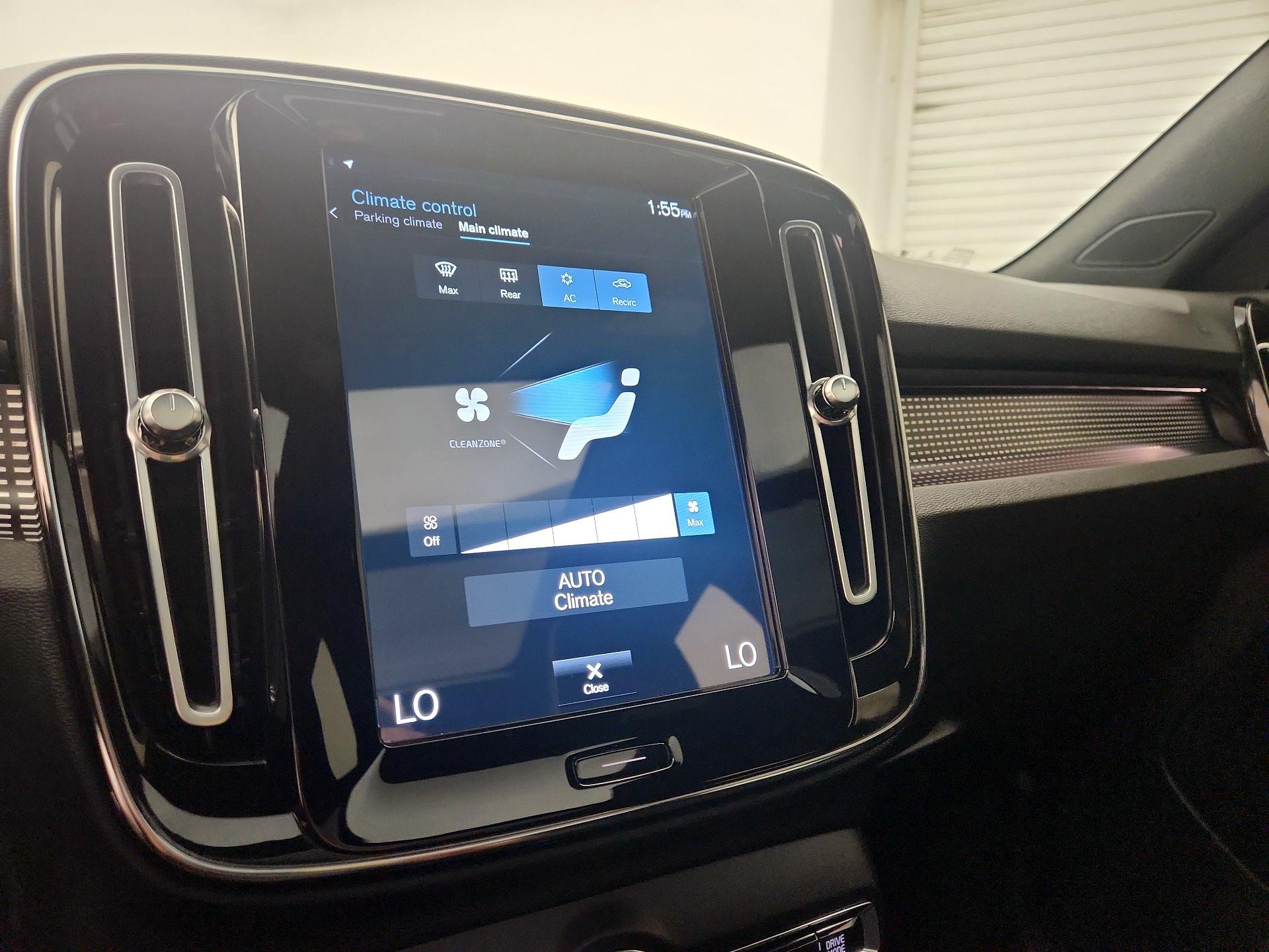 Thumbnail: 2021 Volvo XC40 - 16