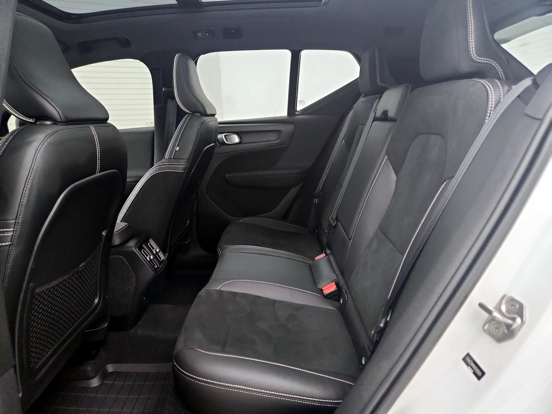 Thumbnail: 2021 Volvo XC40 - 20