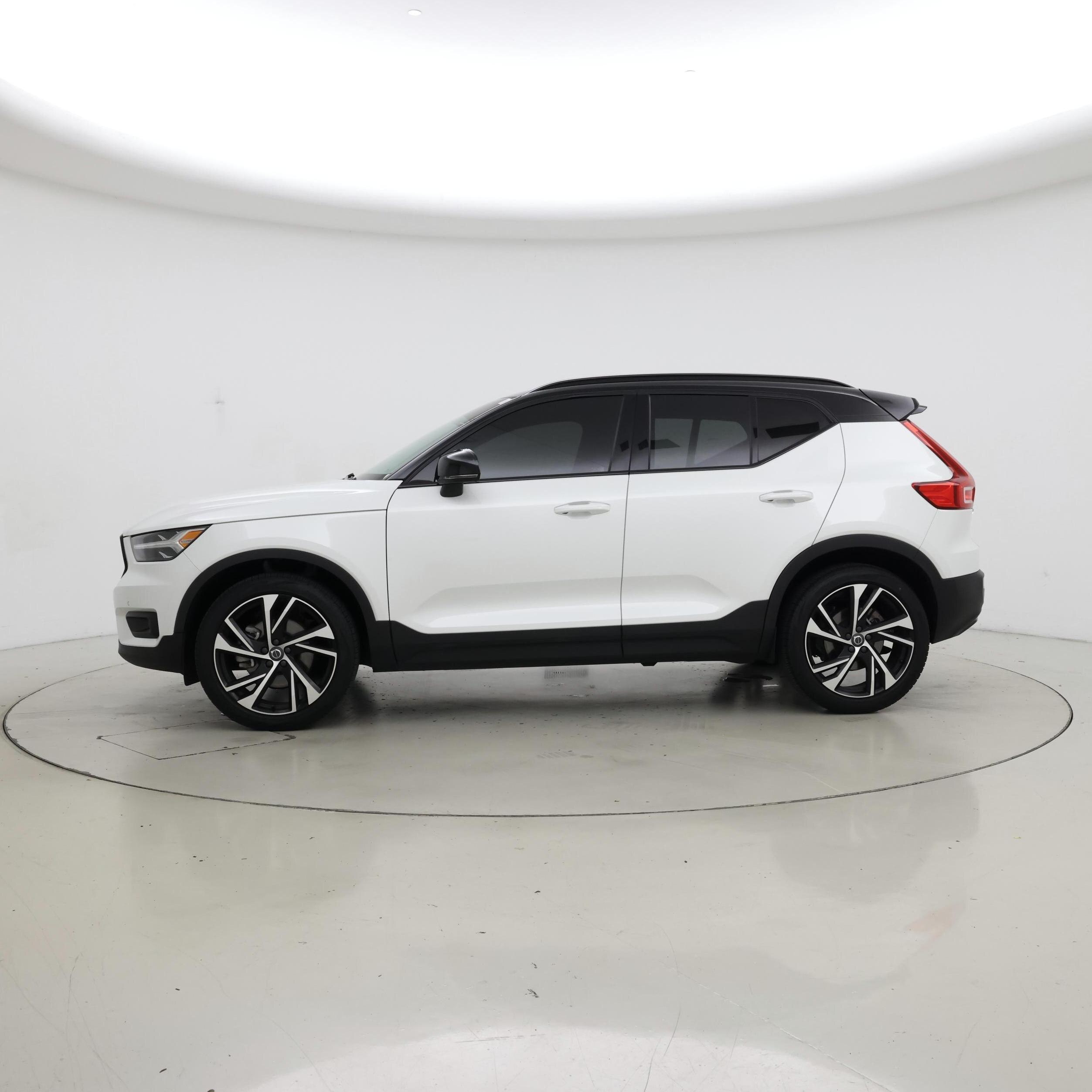 Thumbnail: 2021 Volvo XC40 - 3