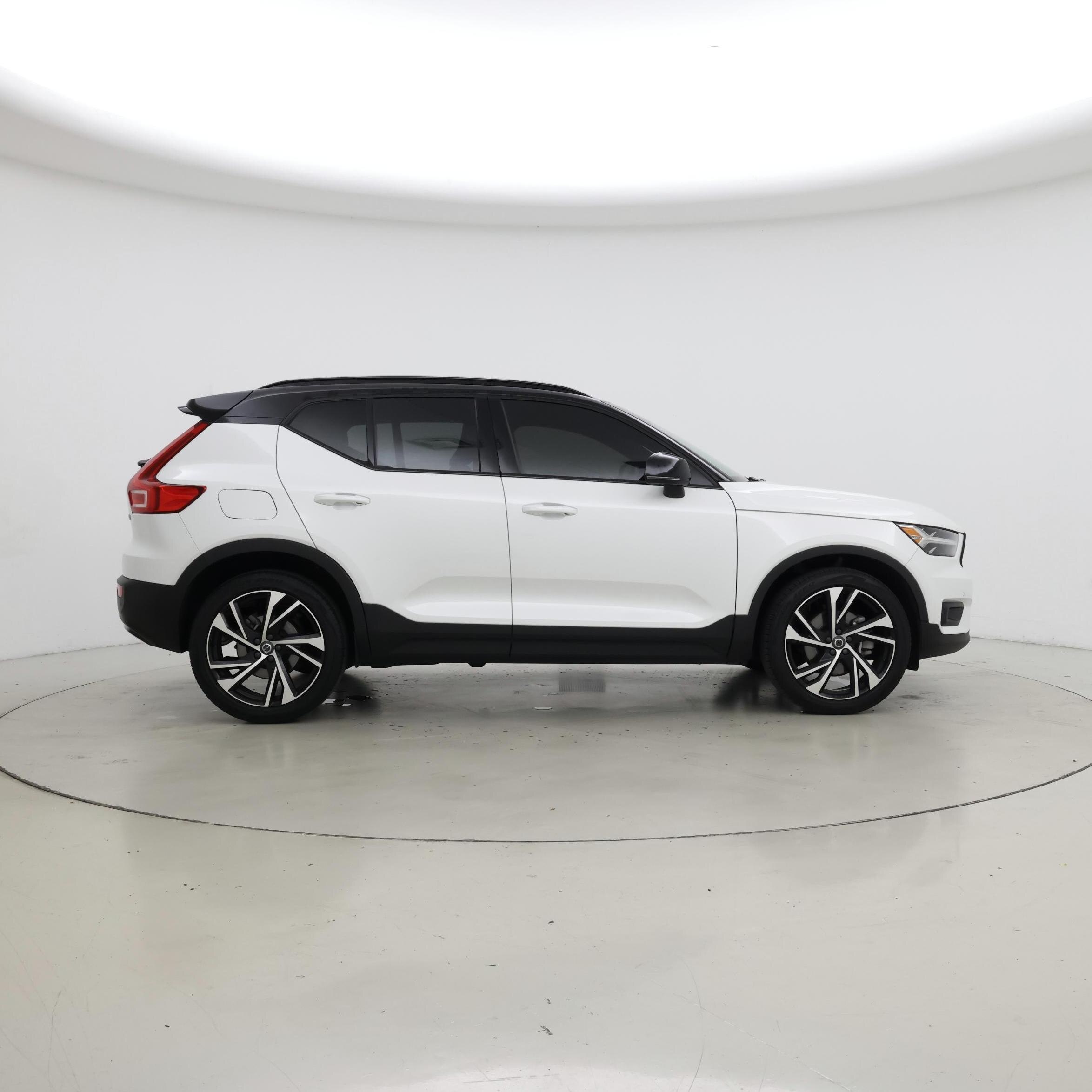 Thumbnail: 2021 Volvo XC40 - 7