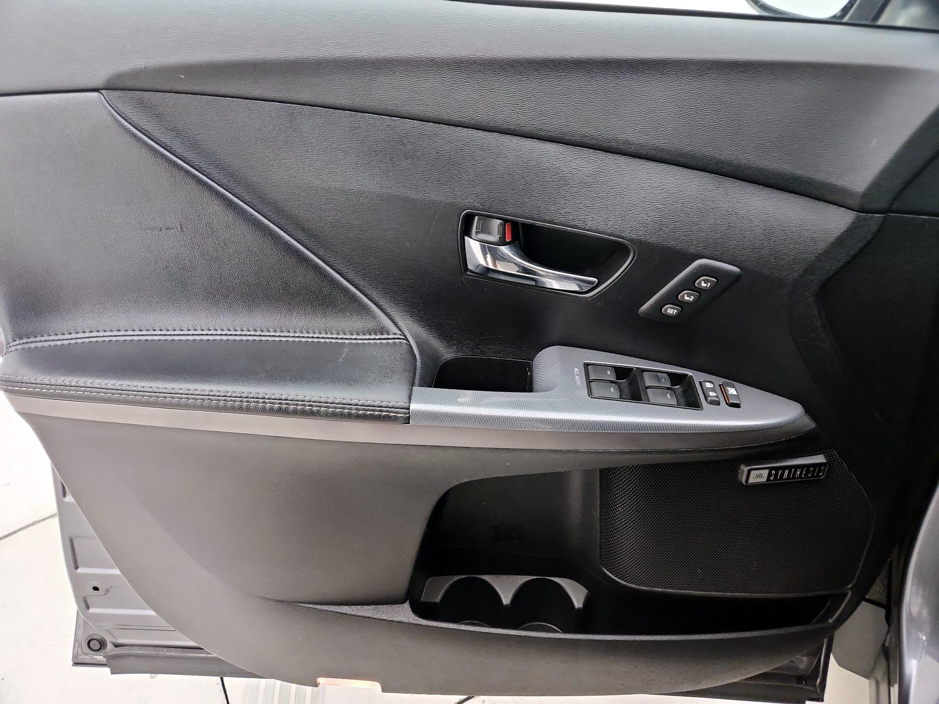 Thumbnail: 2014 Toyota Venza - 12