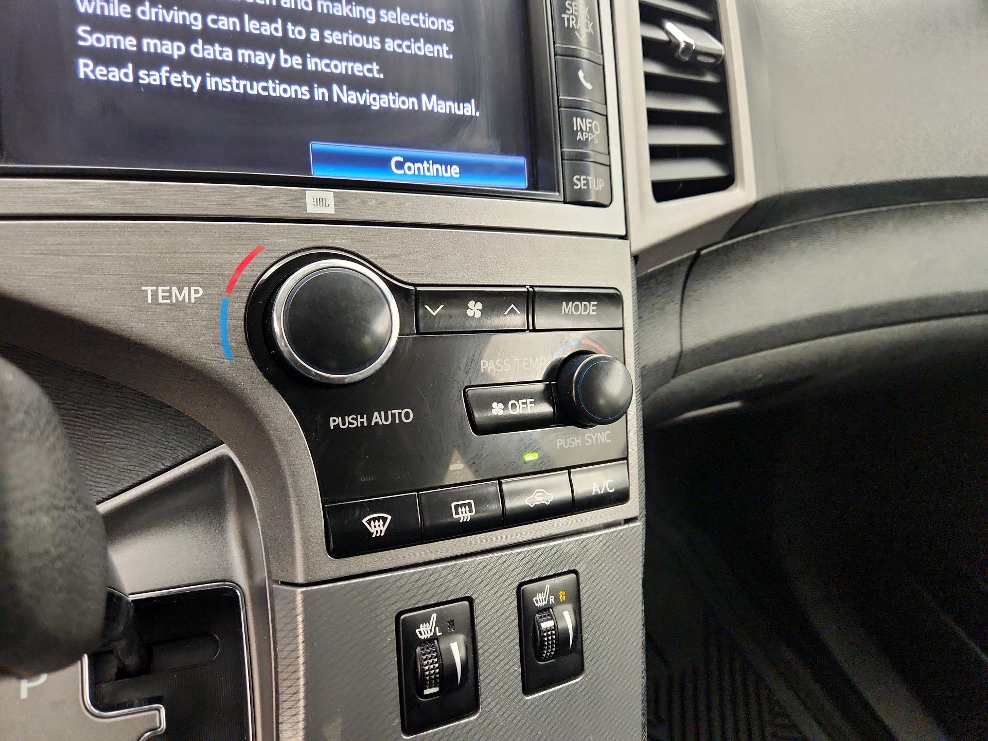 Thumbnail: 2014 Toyota Venza - 17