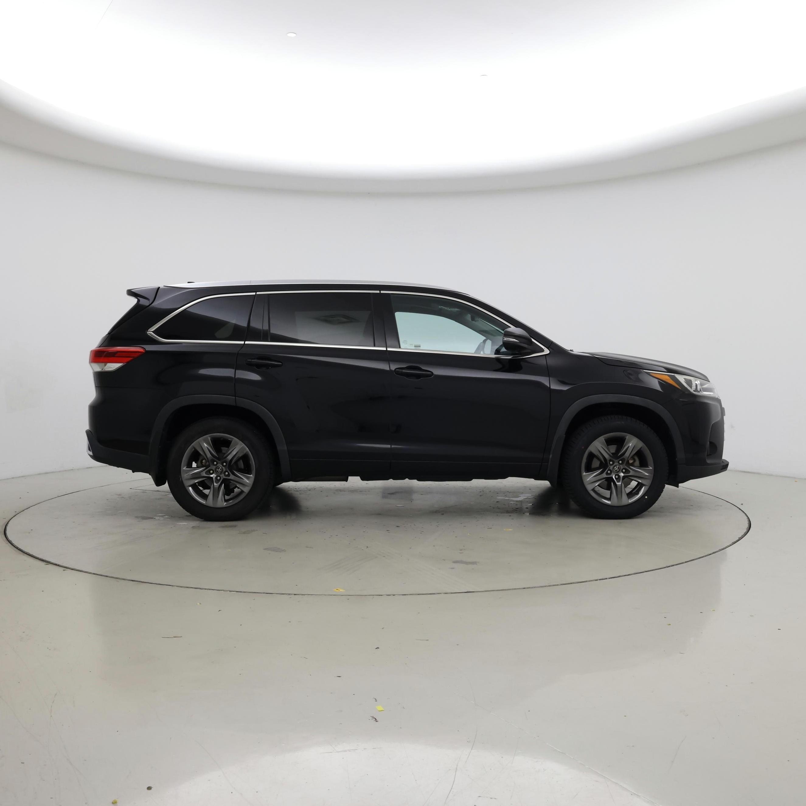 Thumbnail: 2017 Toyota Highlander - 7