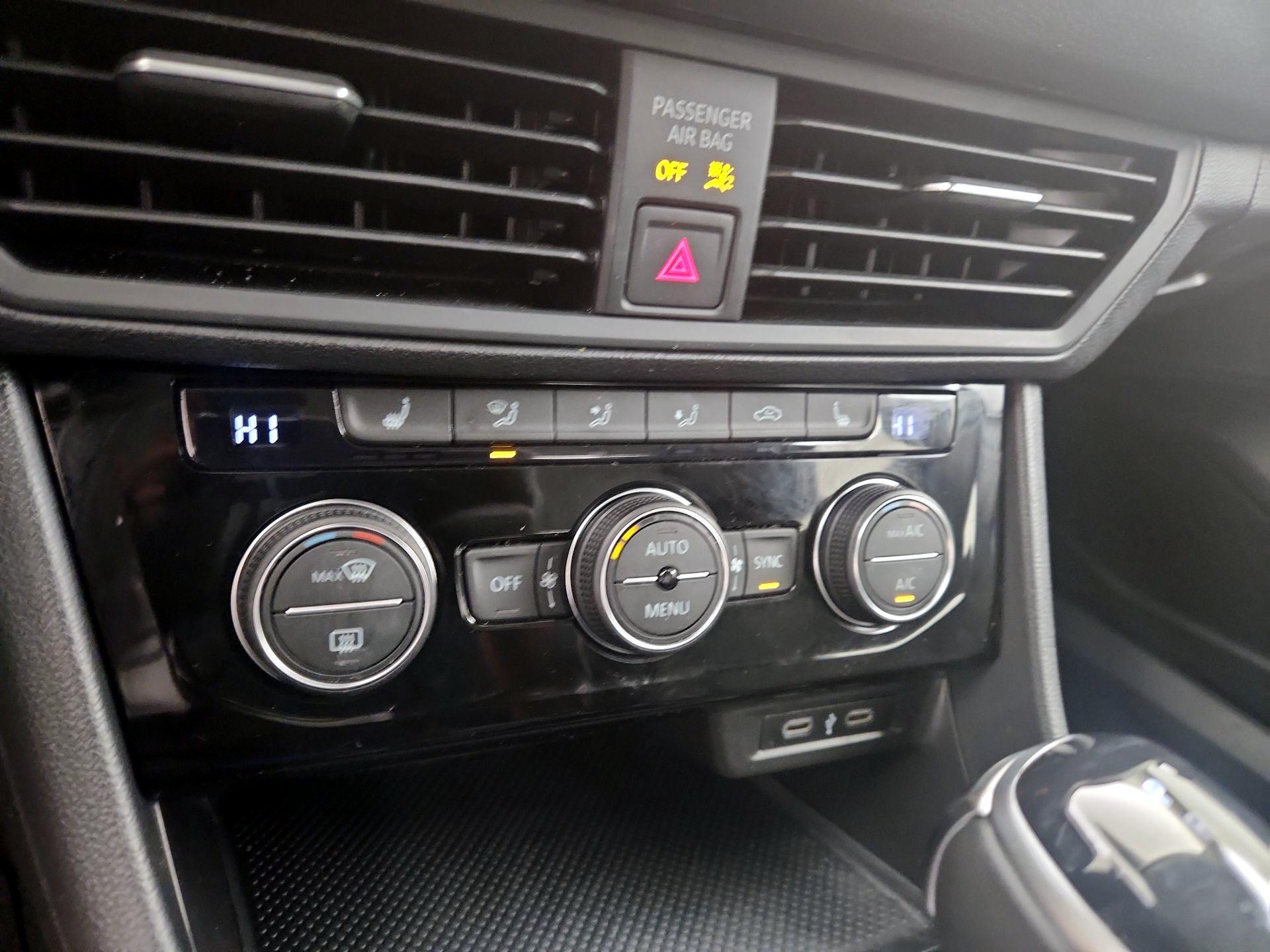 Thumbnail: 2022 Volkswagen Jetta - 16