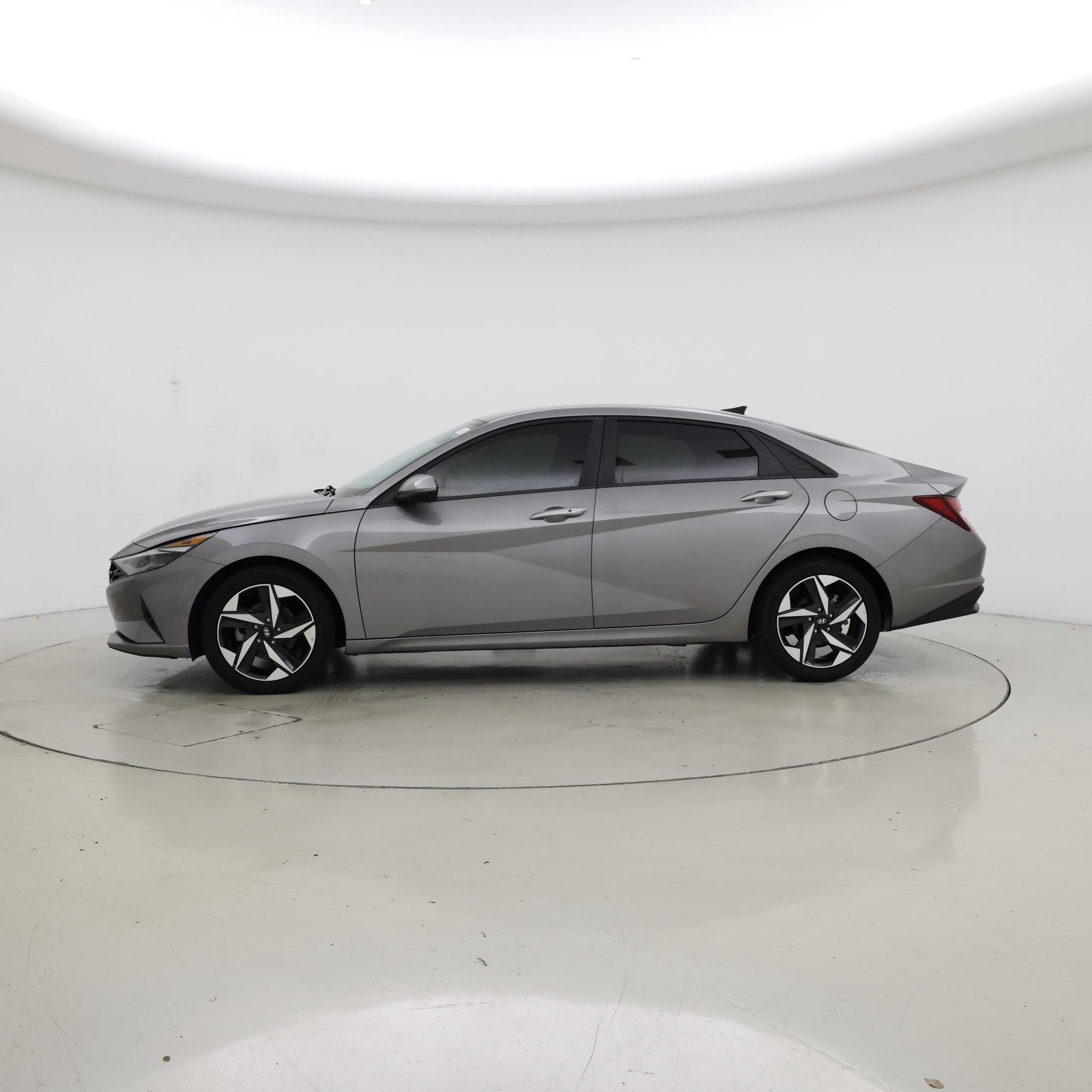 Thumbnail: 2023 Hyundai Elantra - 3