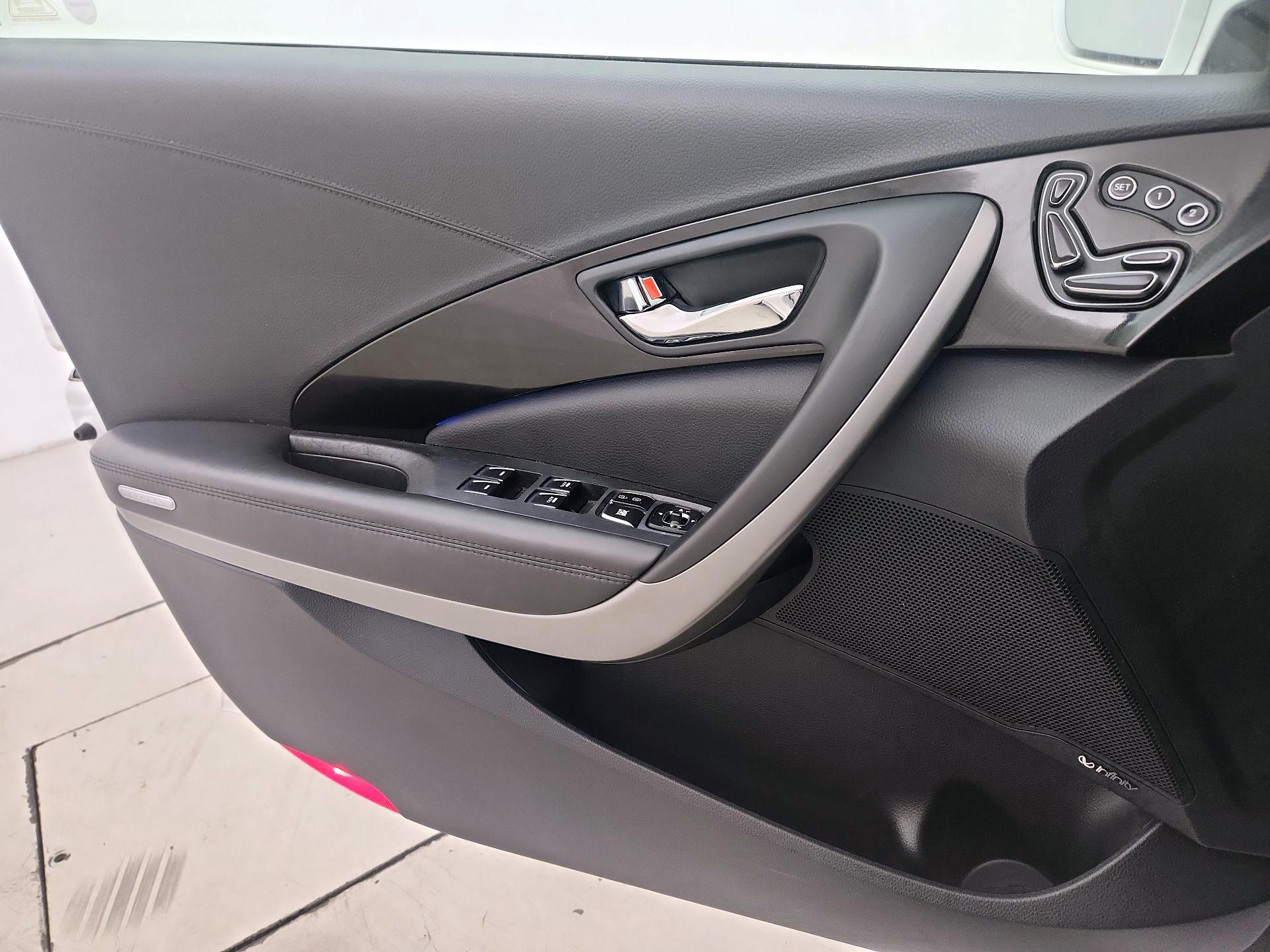 Thumbnail: 2016 Hyundai Azera - 12