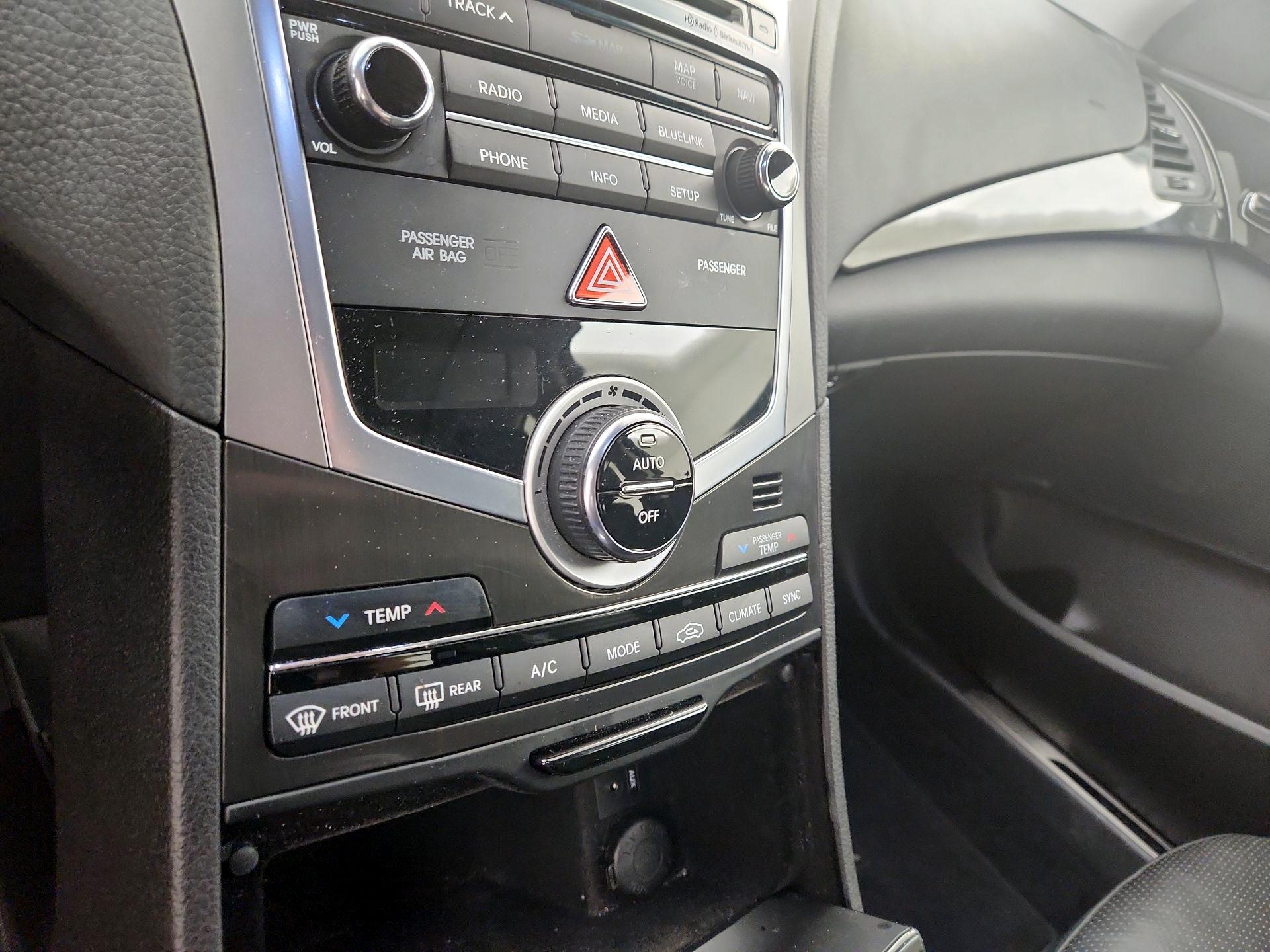 Thumbnail: 2016 Hyundai Azera - 17