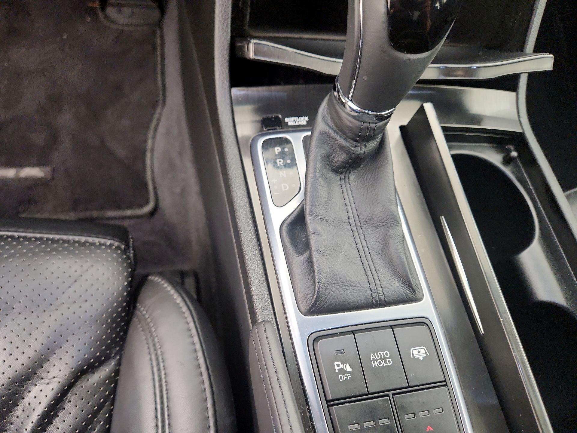 Thumbnail: 2016 Hyundai Azera - 18