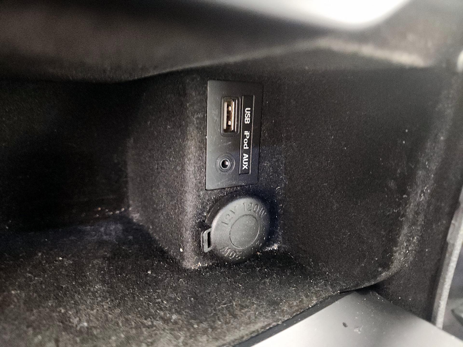 Thumbnail: 2016 Hyundai Azera - 19