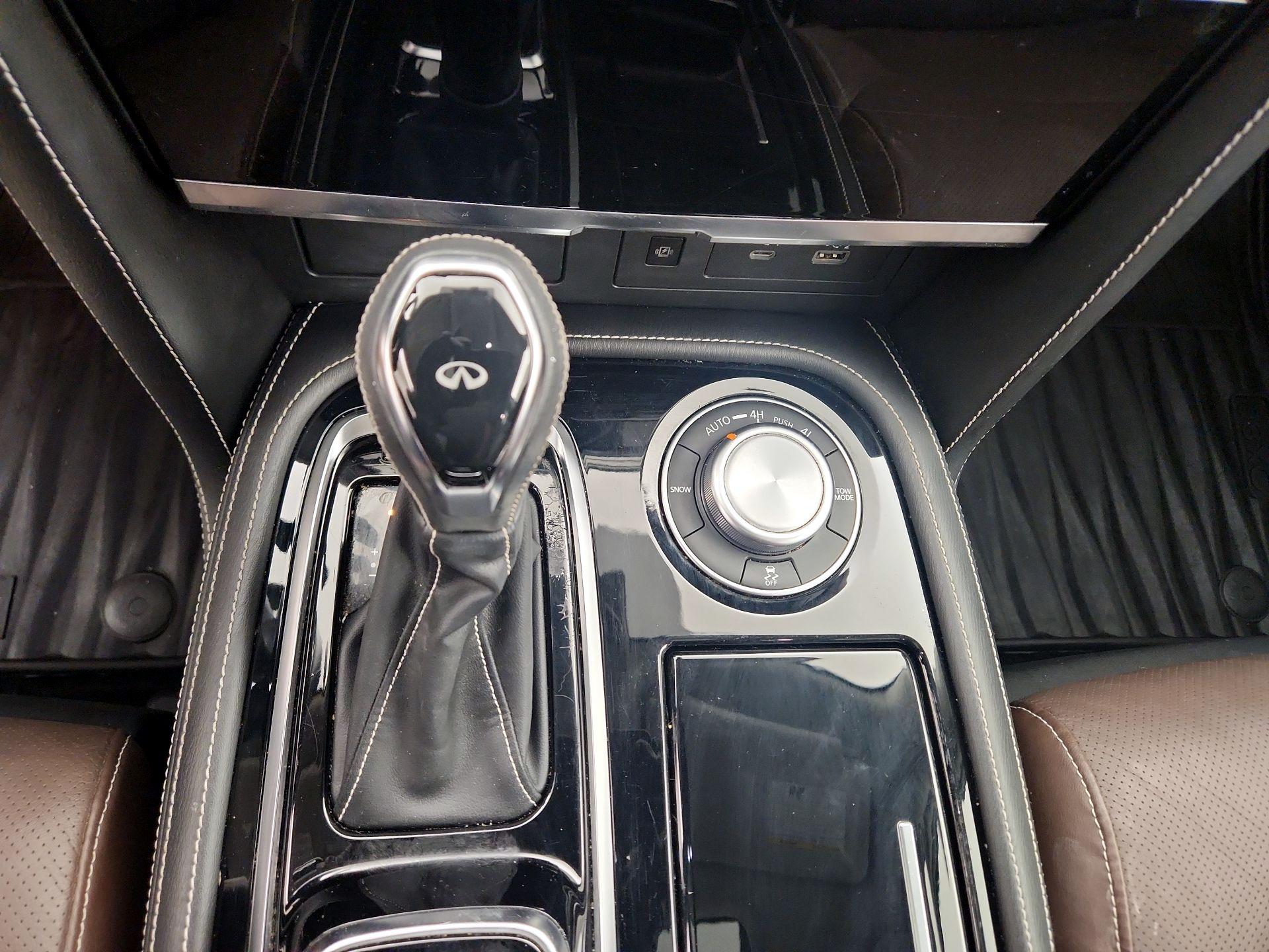 Thumbnail: 2022 INFINITI QX80 - 18