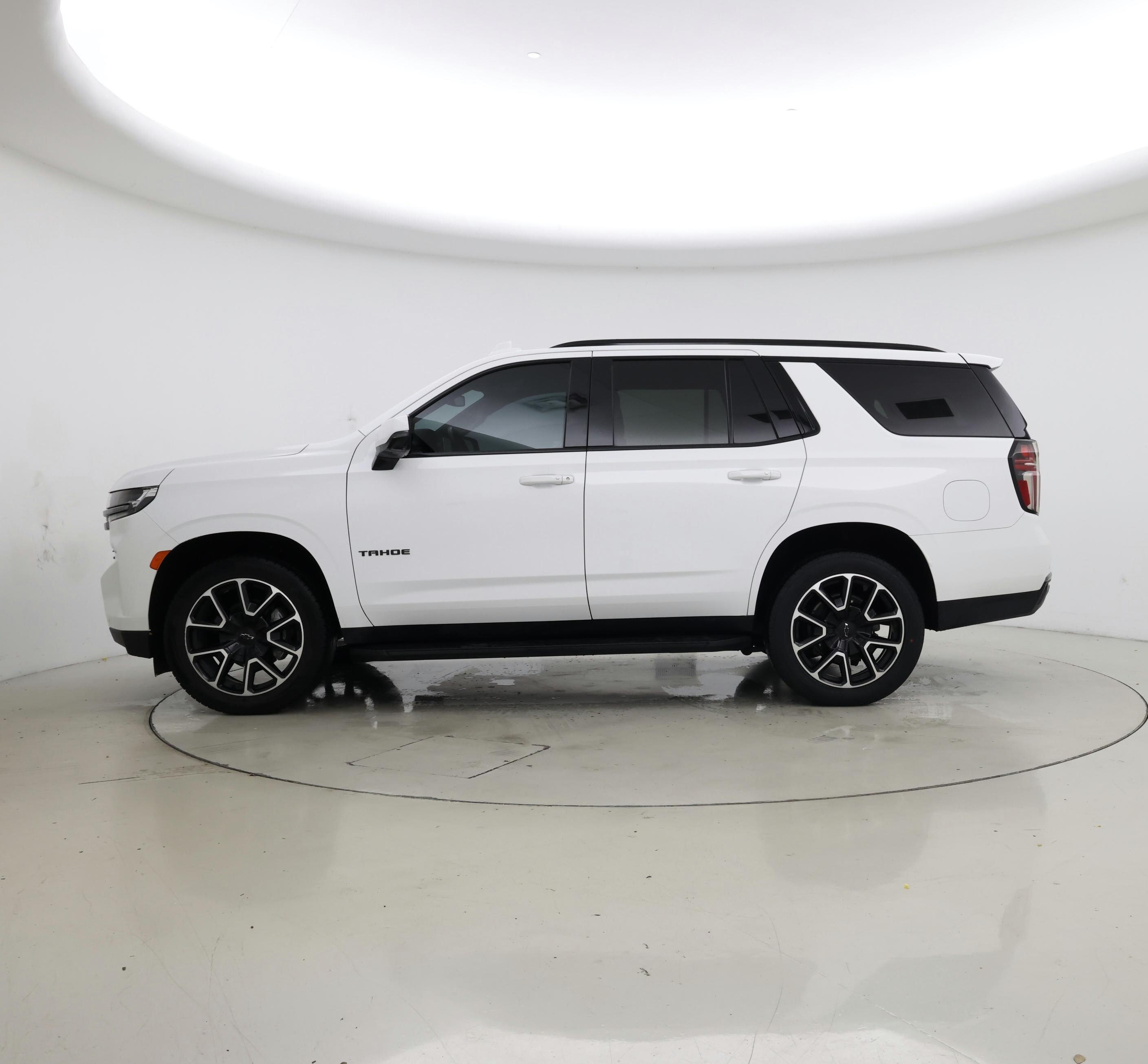 Thumbnail: 2022 Chevrolet Tahoe - 3