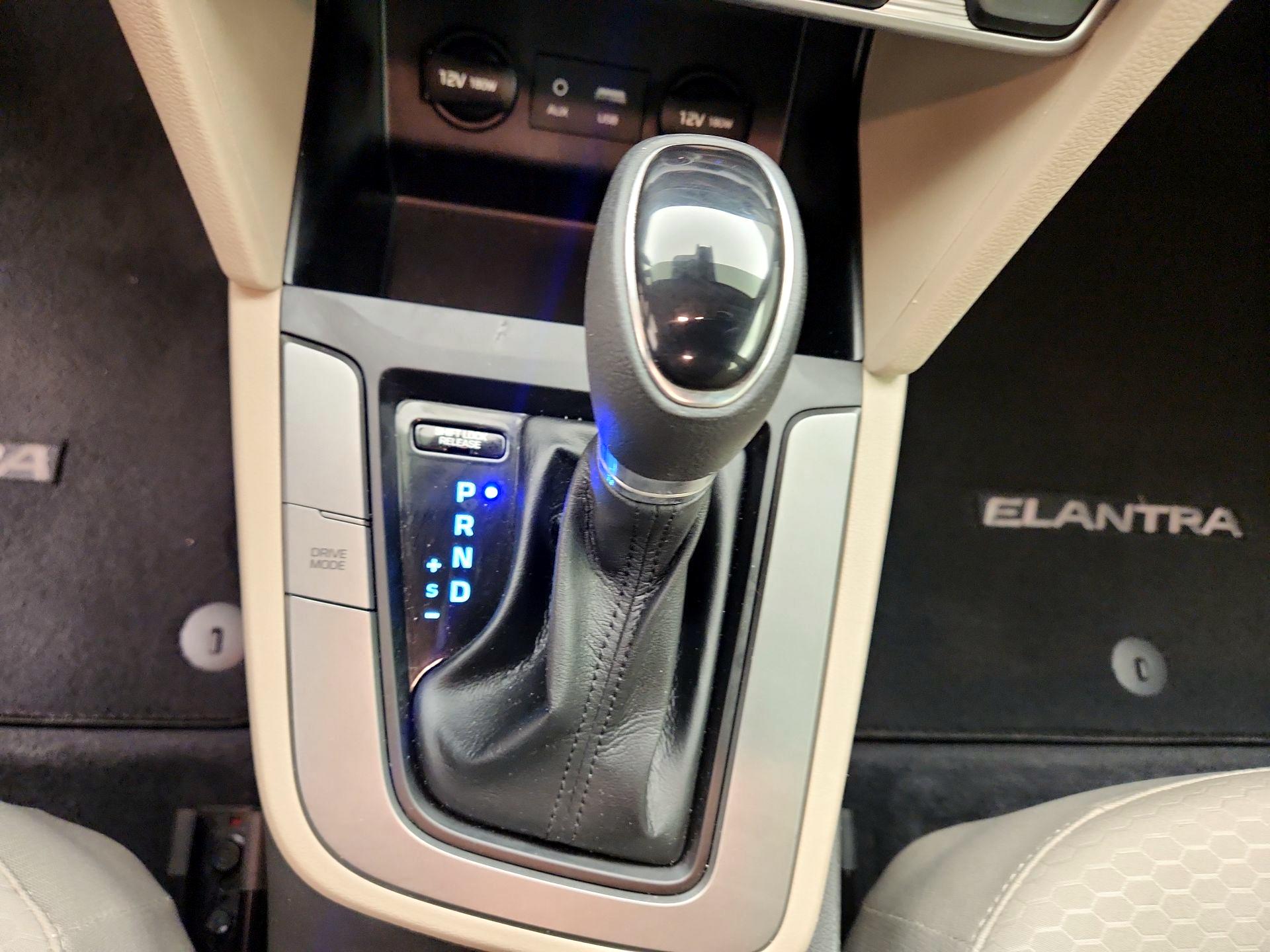 Thumbnail: 2020 Hyundai Elantra - 17