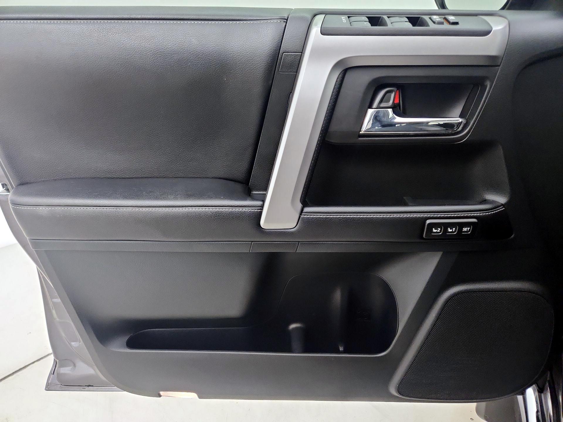 Thumbnail: 2016 Toyota 4Runner - 12