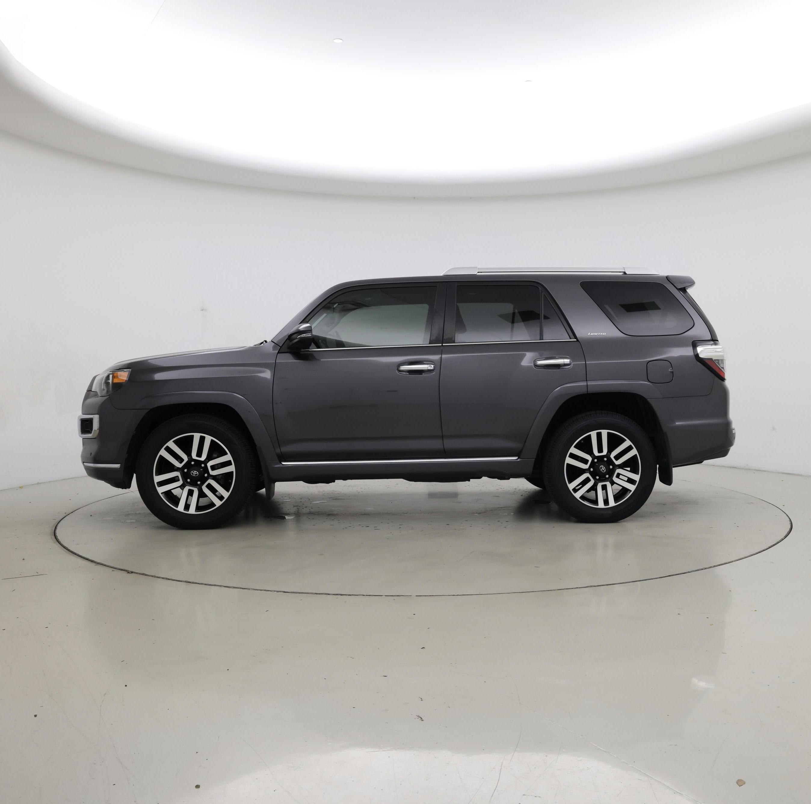 Thumbnail: 2016 Toyota 4Runner - 3