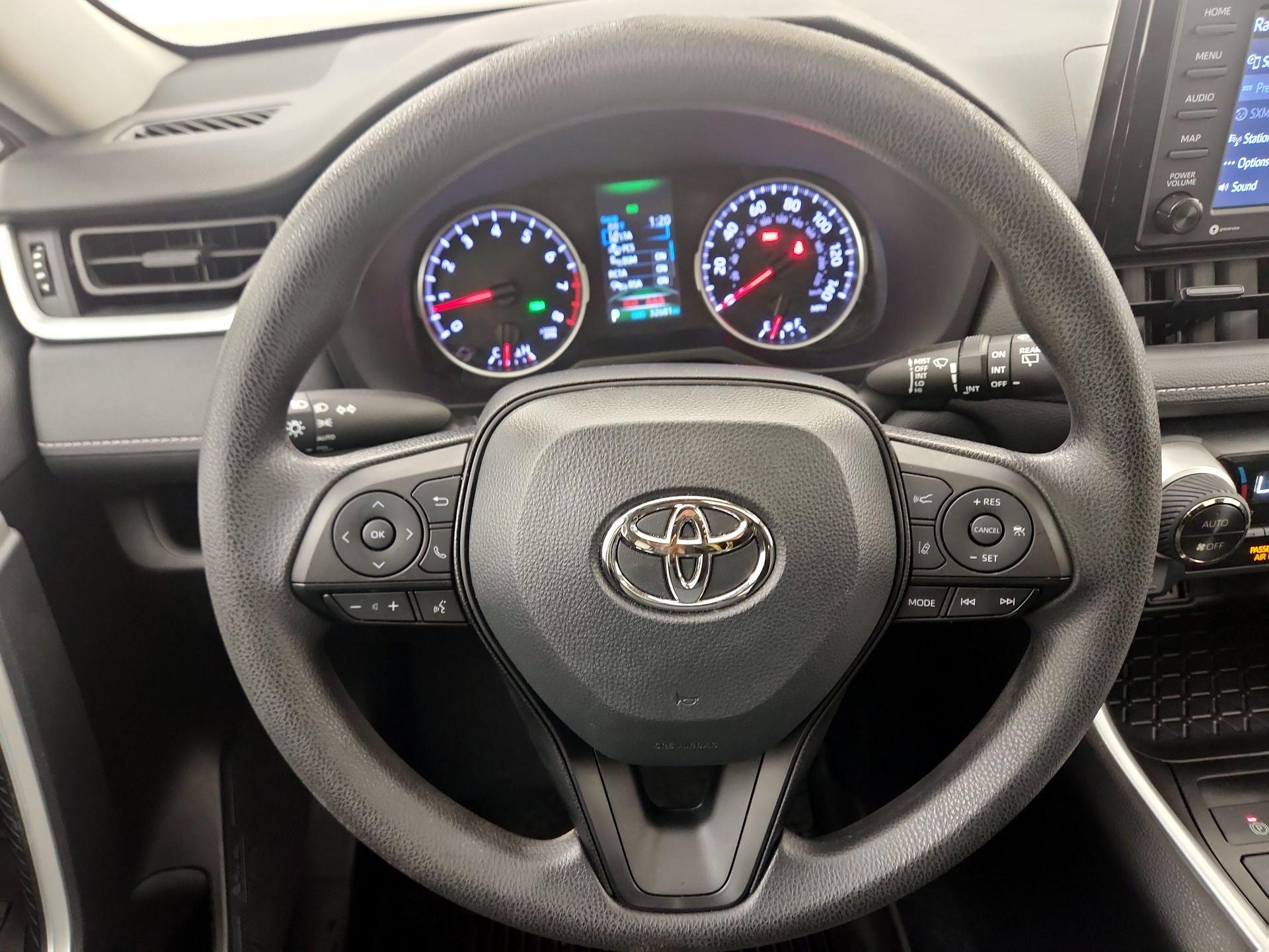 Thumbnail: 2022 Toyota RAV4 - 10