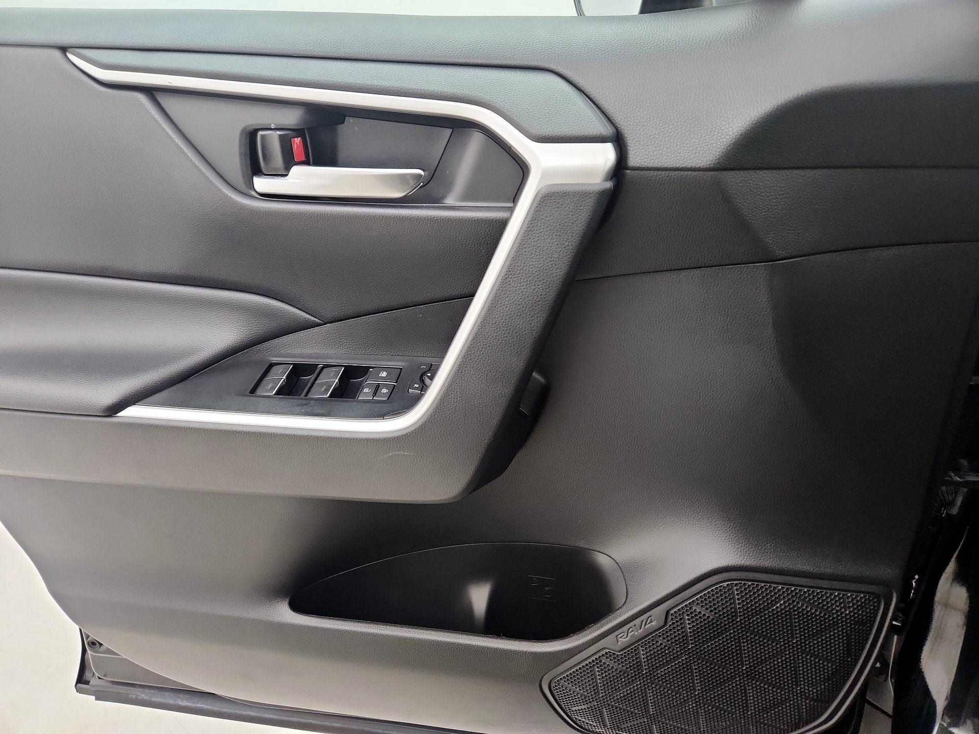 Thumbnail: 2022 Toyota RAV4 - 12