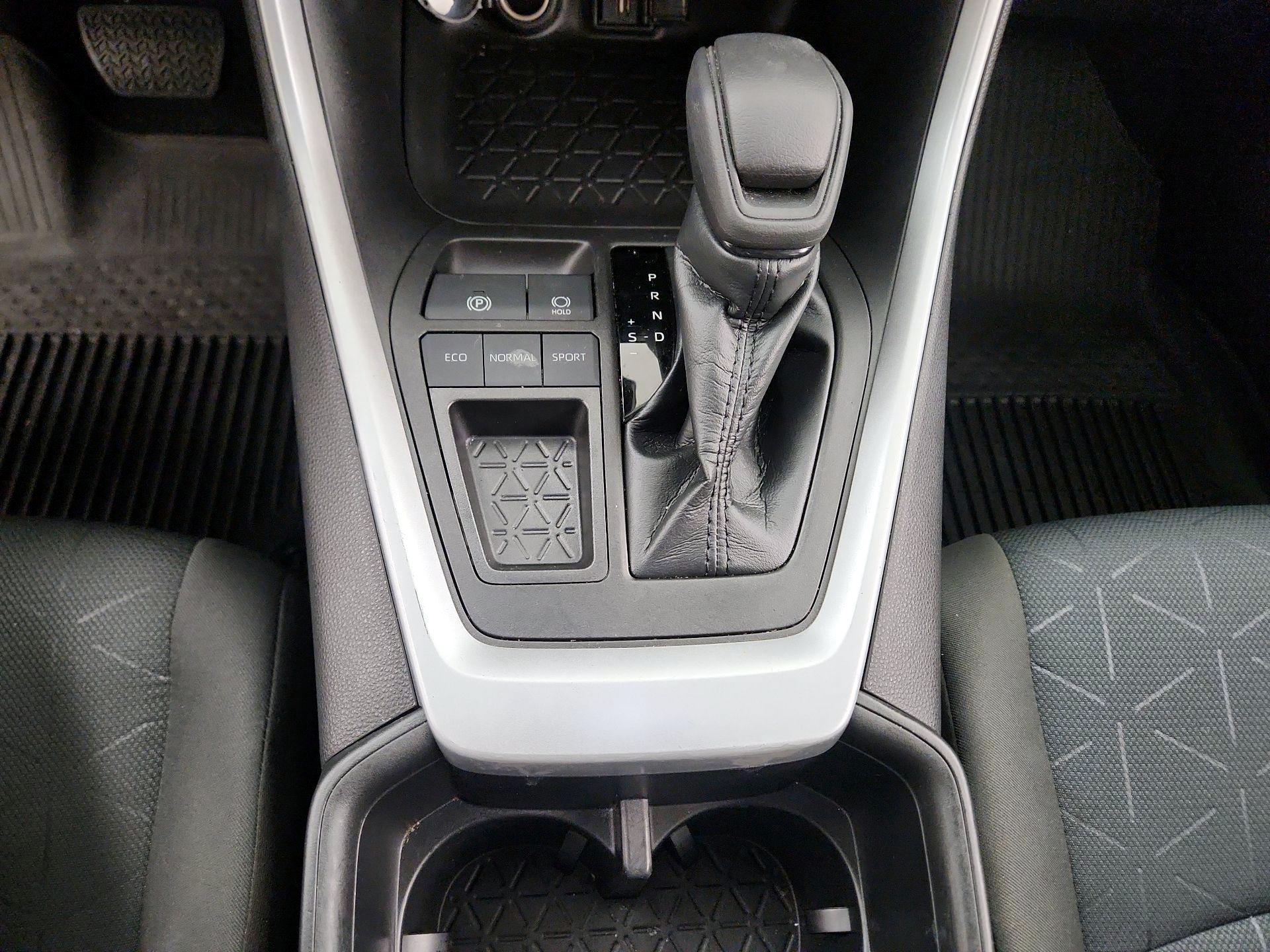 Thumbnail: 2022 Toyota RAV4 - 17