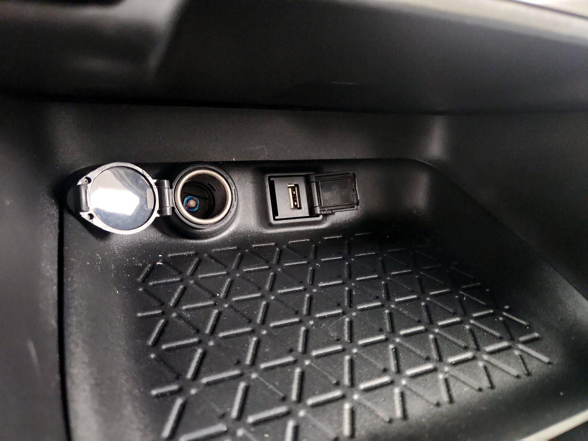 Thumbnail: 2022 Toyota RAV4 - 18