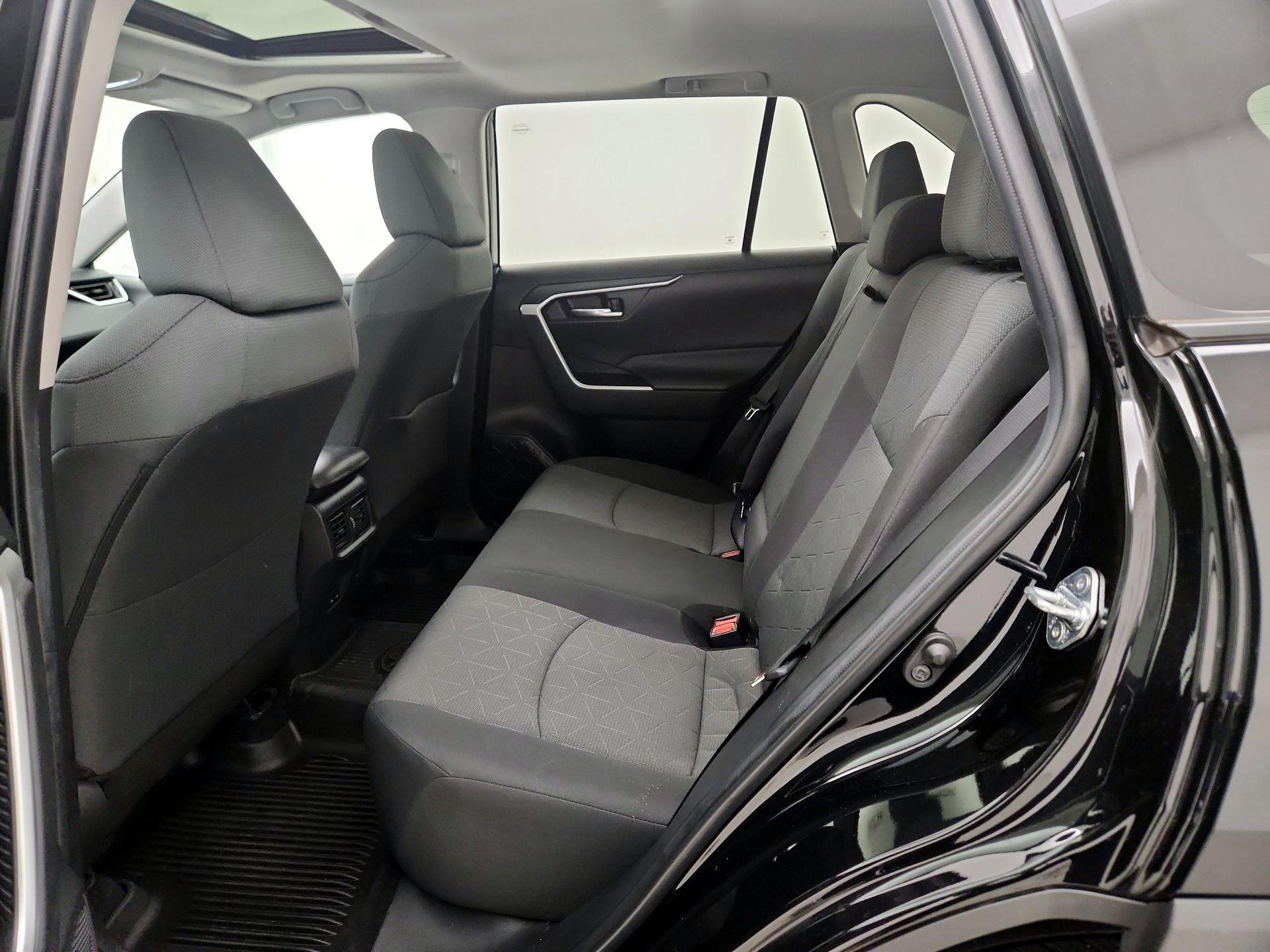 Thumbnail: 2022 Toyota RAV4 - 20