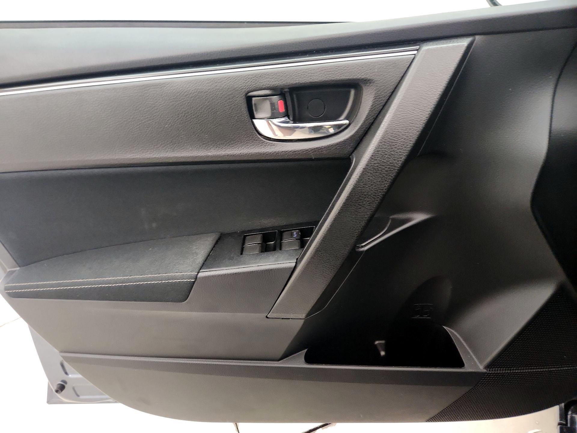 Thumbnail: 2018 Toyota Corolla - 12