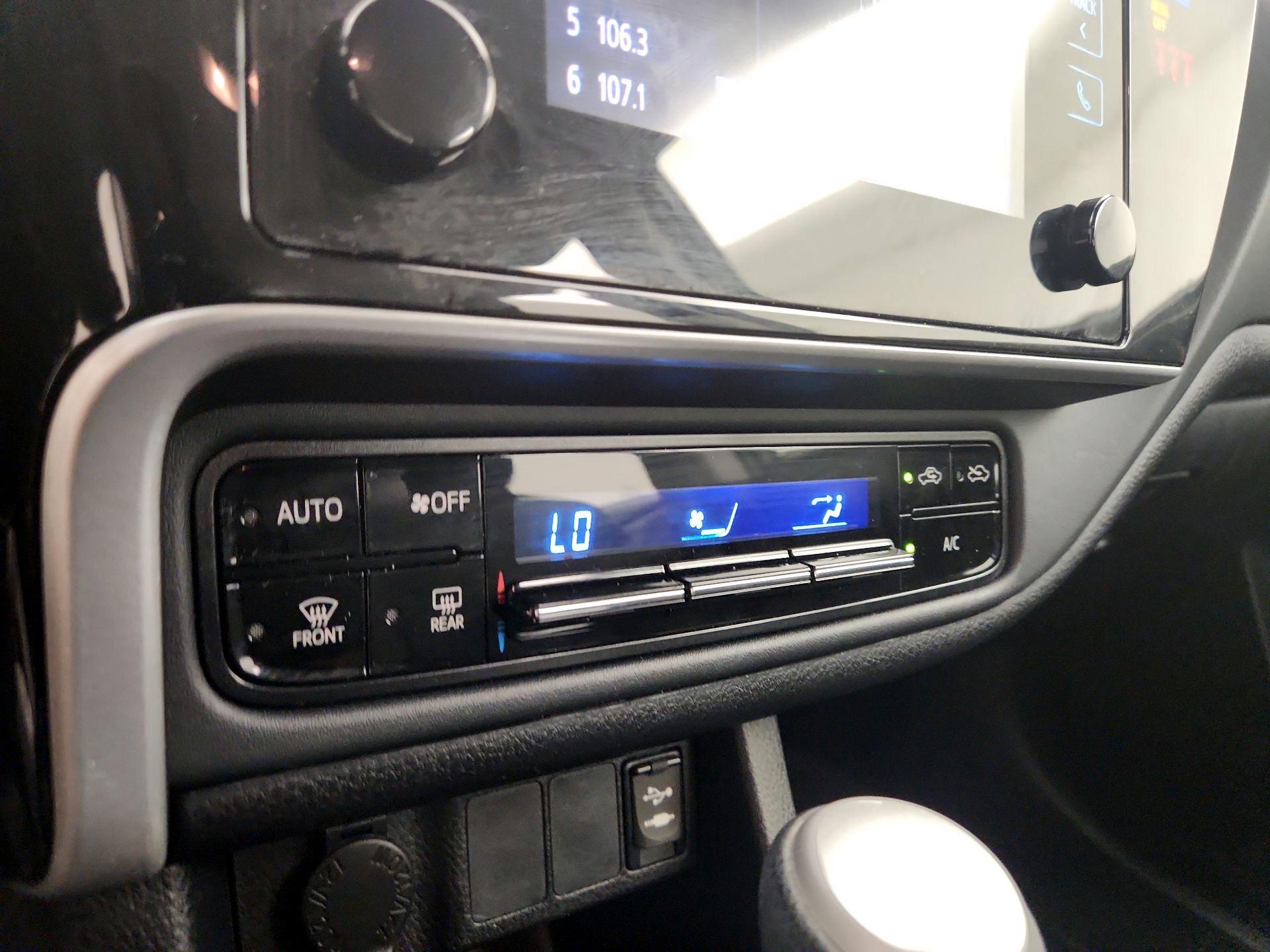 Thumbnail: 2018 Toyota Corolla - 16
