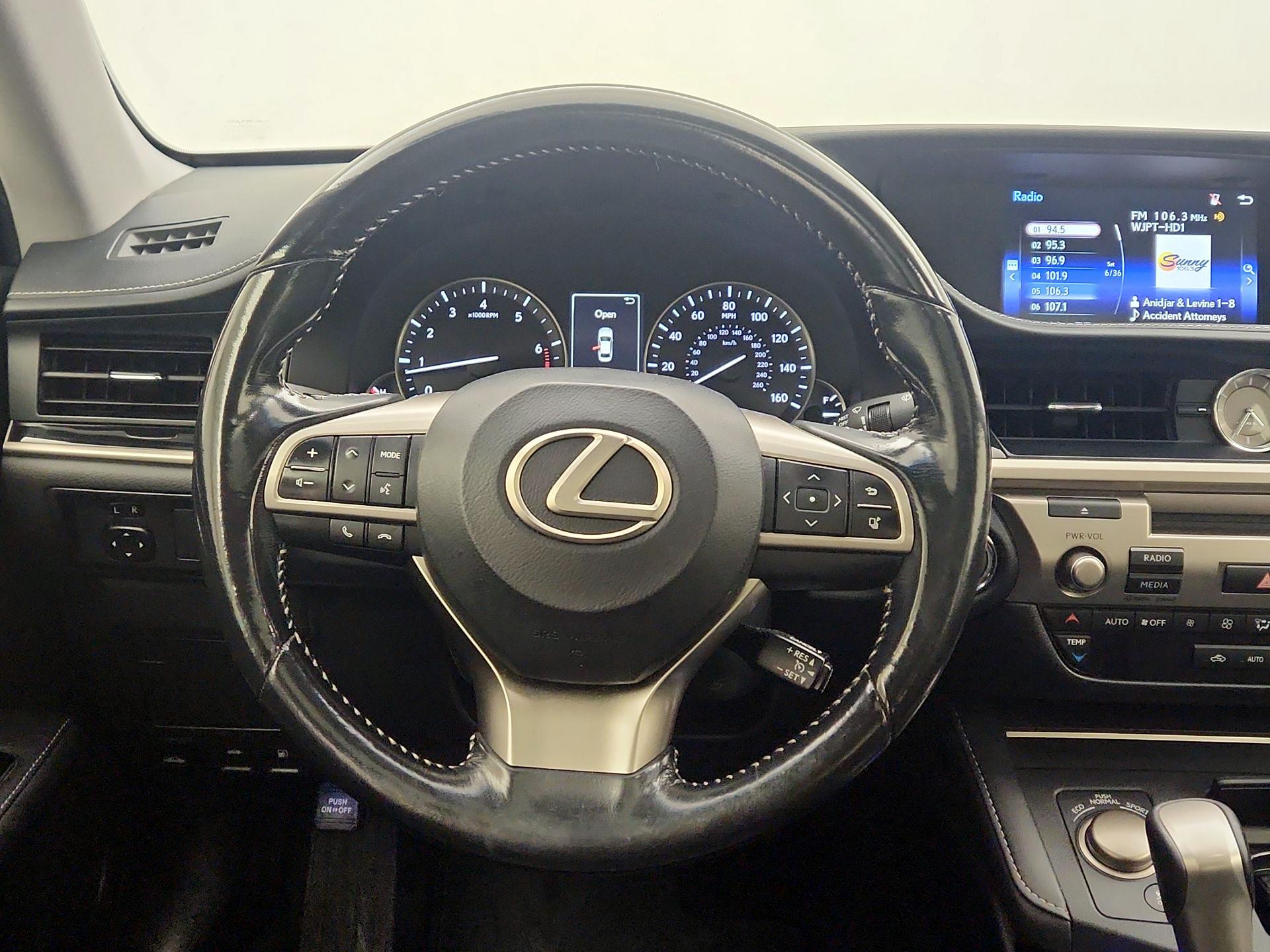 Thumbnail: 2016 Lexus ES - 10