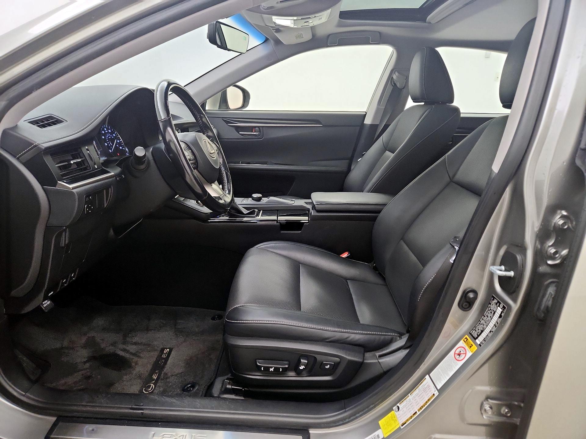 Thumbnail: 2016 Lexus ES - 11