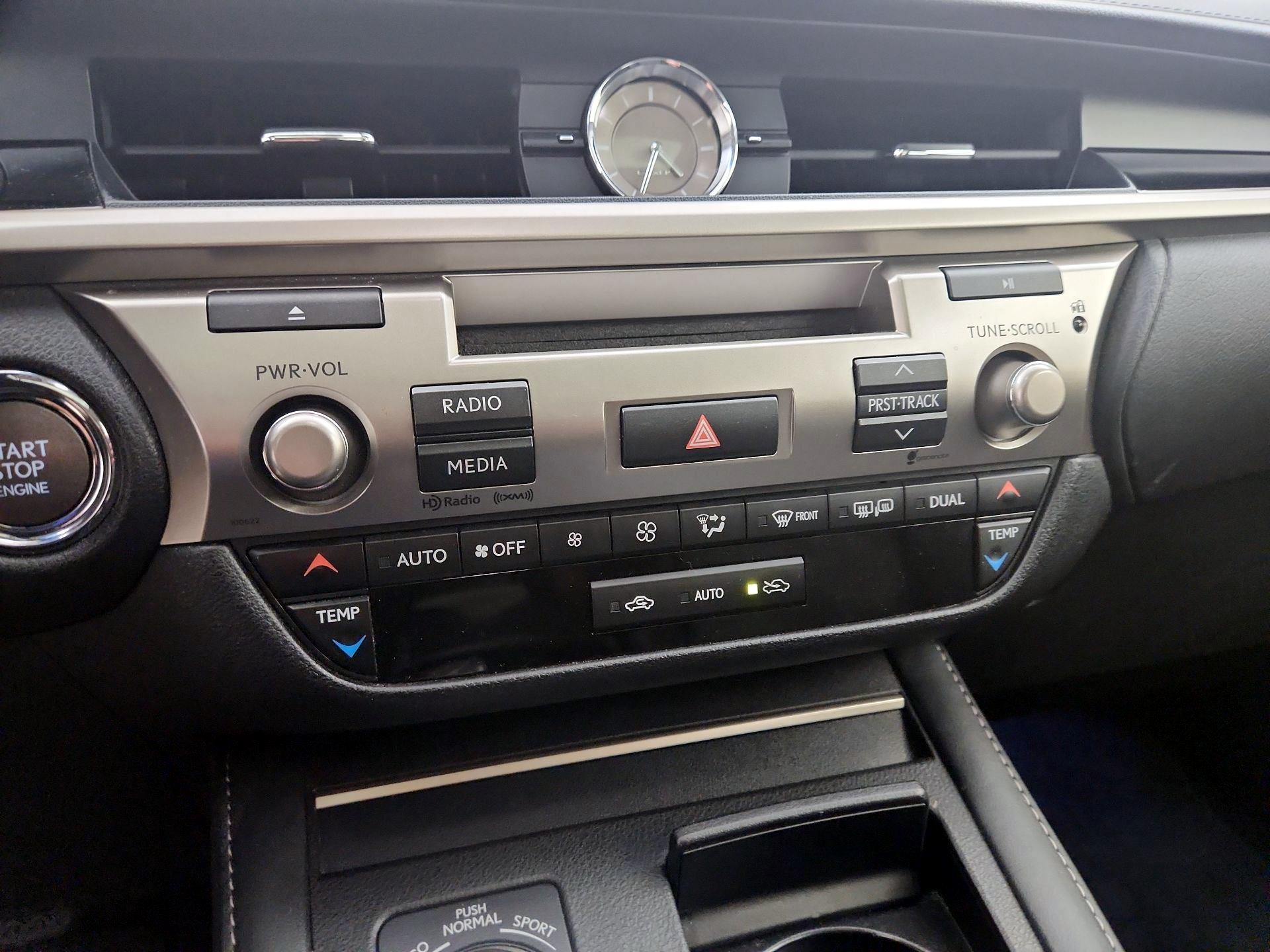 Thumbnail: 2016 Lexus ES - 16