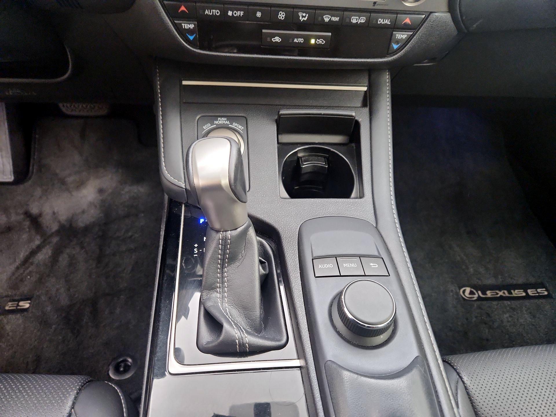 Thumbnail: 2016 Lexus ES - 17