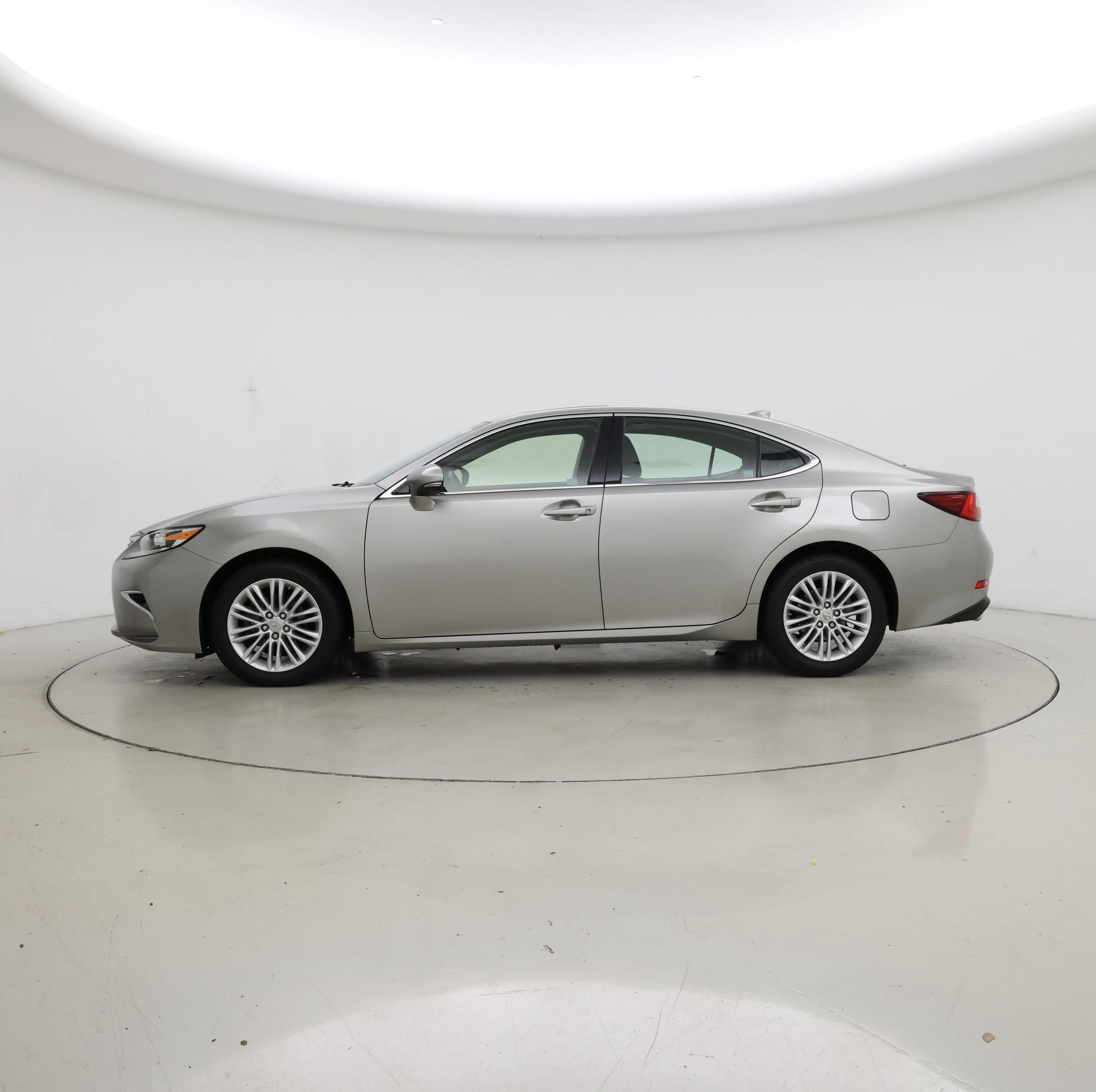 Thumbnail: 2016 Lexus ES - 3