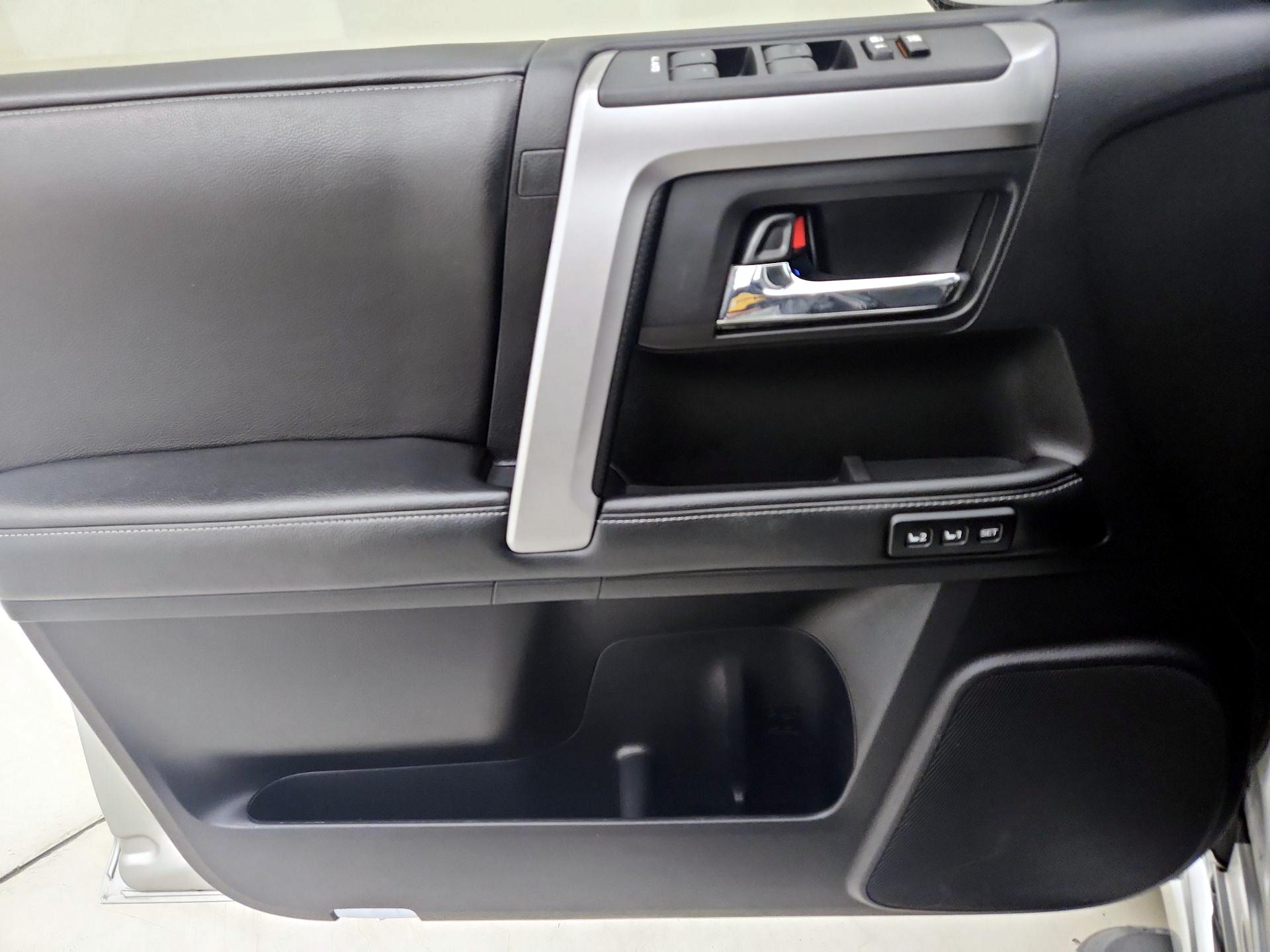 Thumbnail: 2014 Toyota 4Runner - 12