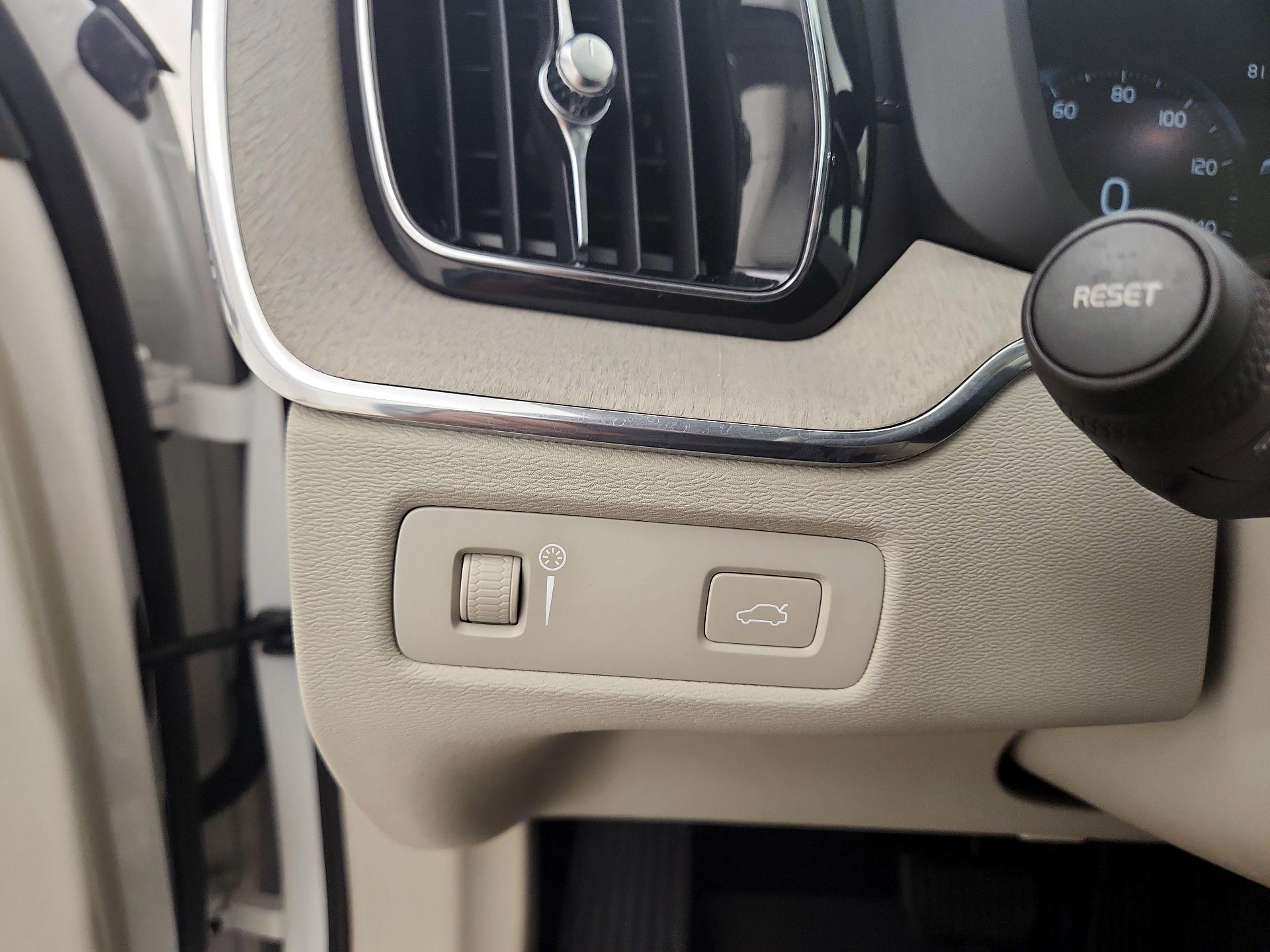 Thumbnail: 2019 Volvo XC60 - 13