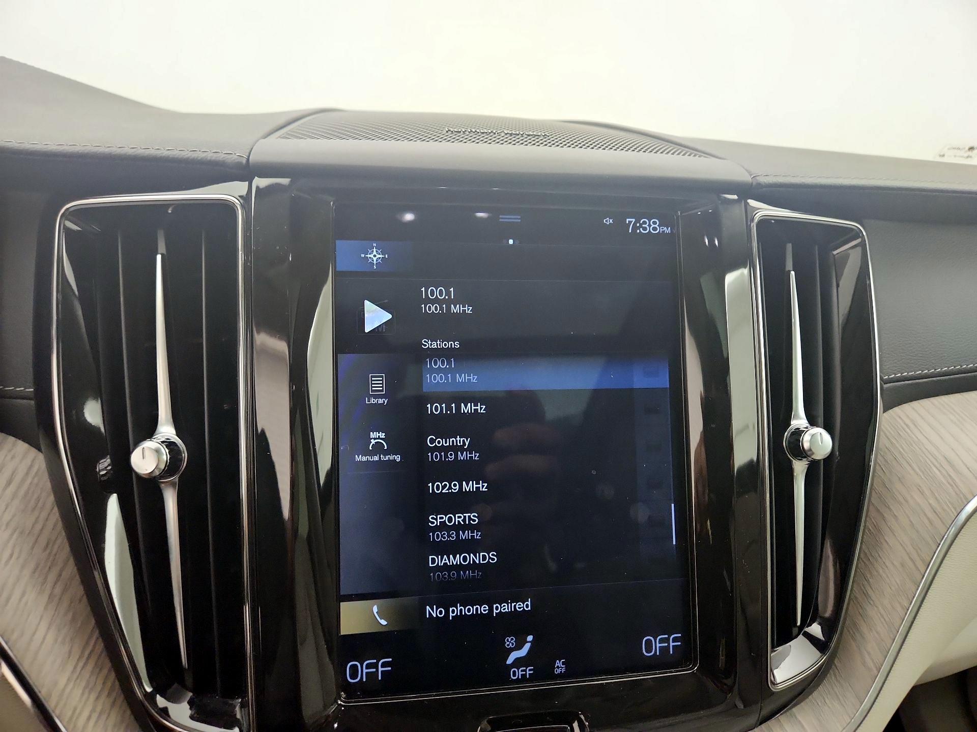 Thumbnail: 2019 Volvo XC60 - 15