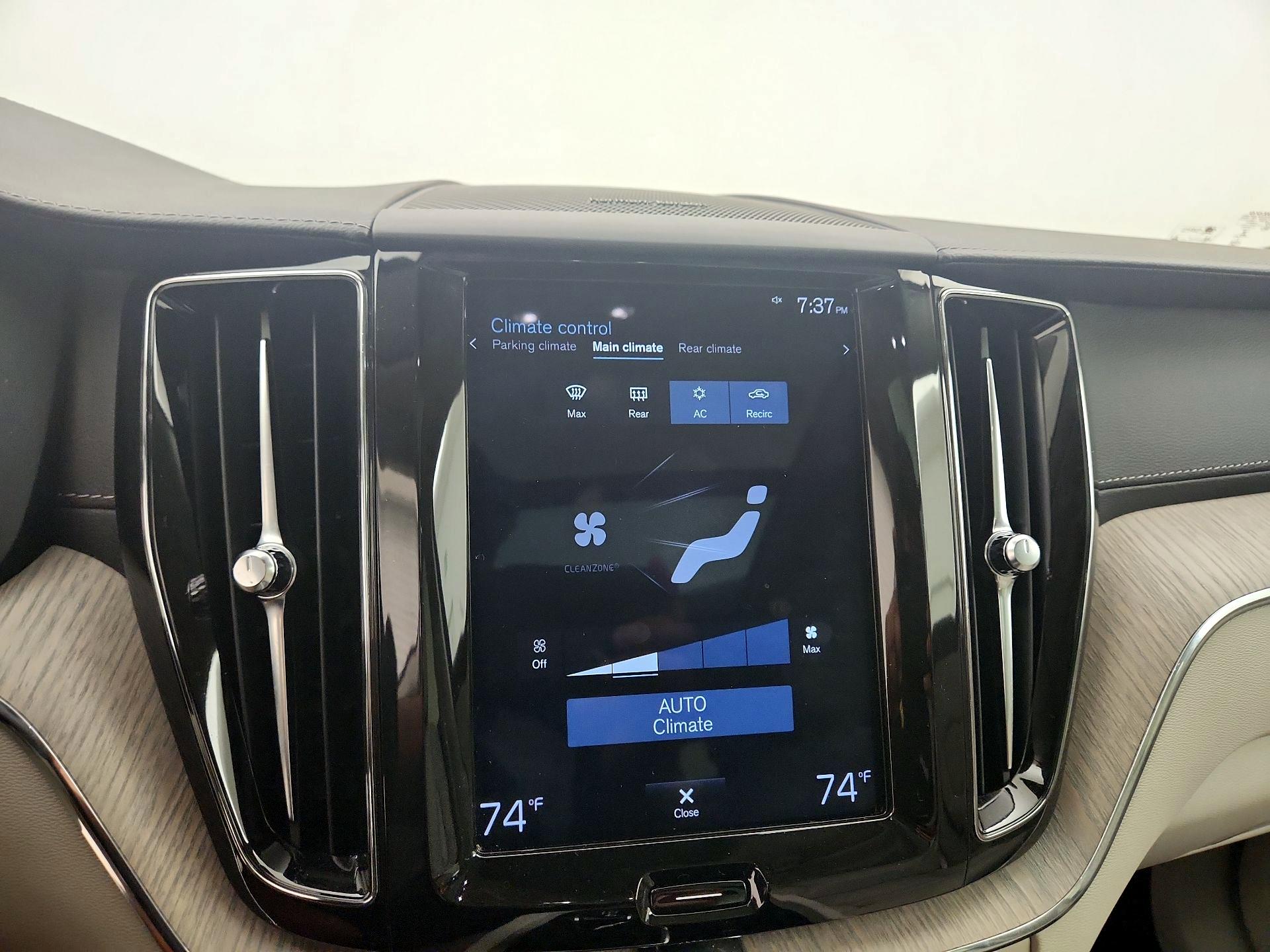 Thumbnail: 2019 Volvo XC60 - 16