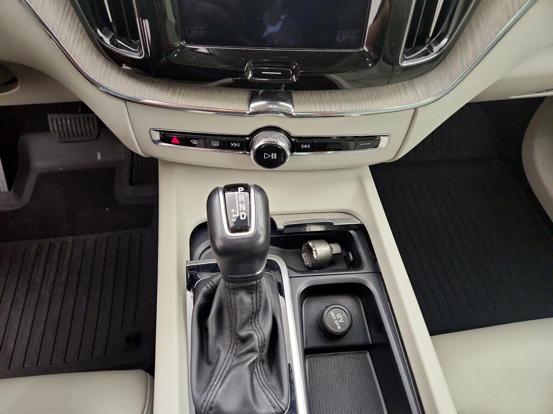 Thumbnail: 2019 Volvo XC60 - 17