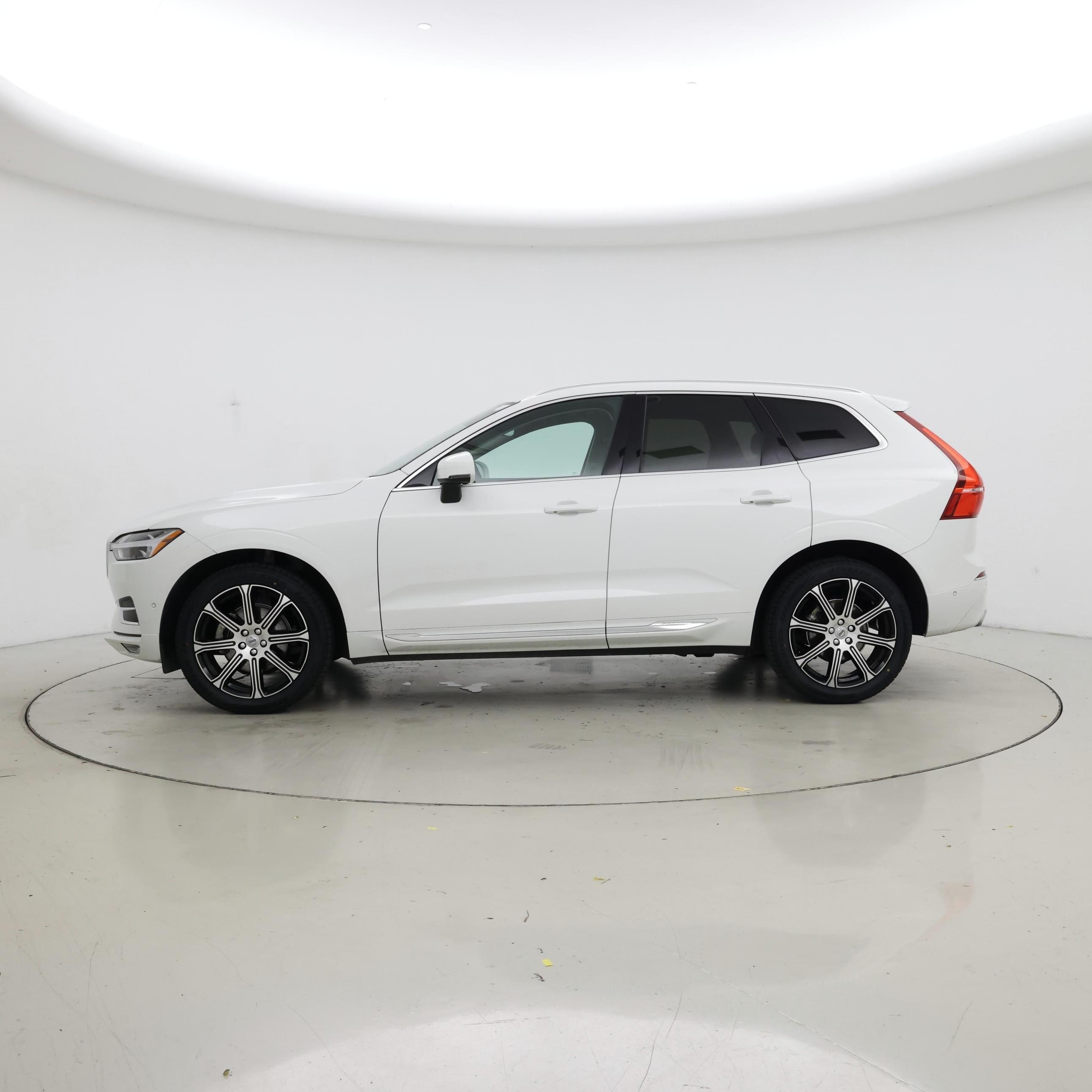 Thumbnail: 2019 Volvo XC60 - 3
