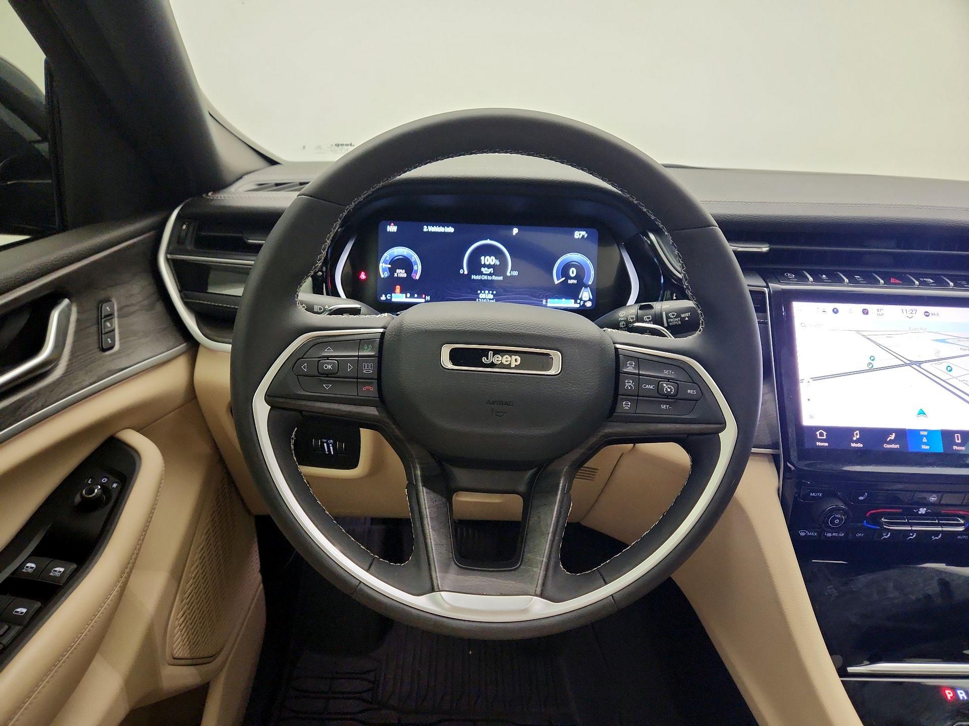 Thumbnail: 2023 Jeep Grand Cherokee - 10