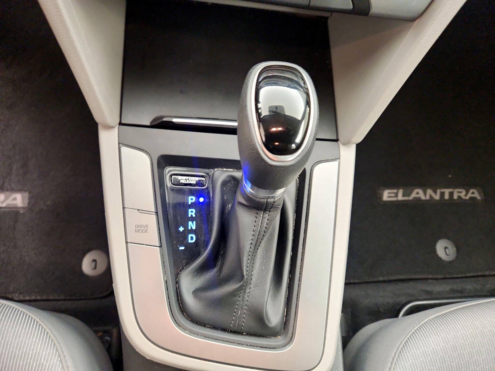 Thumbnail: 2018 Hyundai Elantra - 16