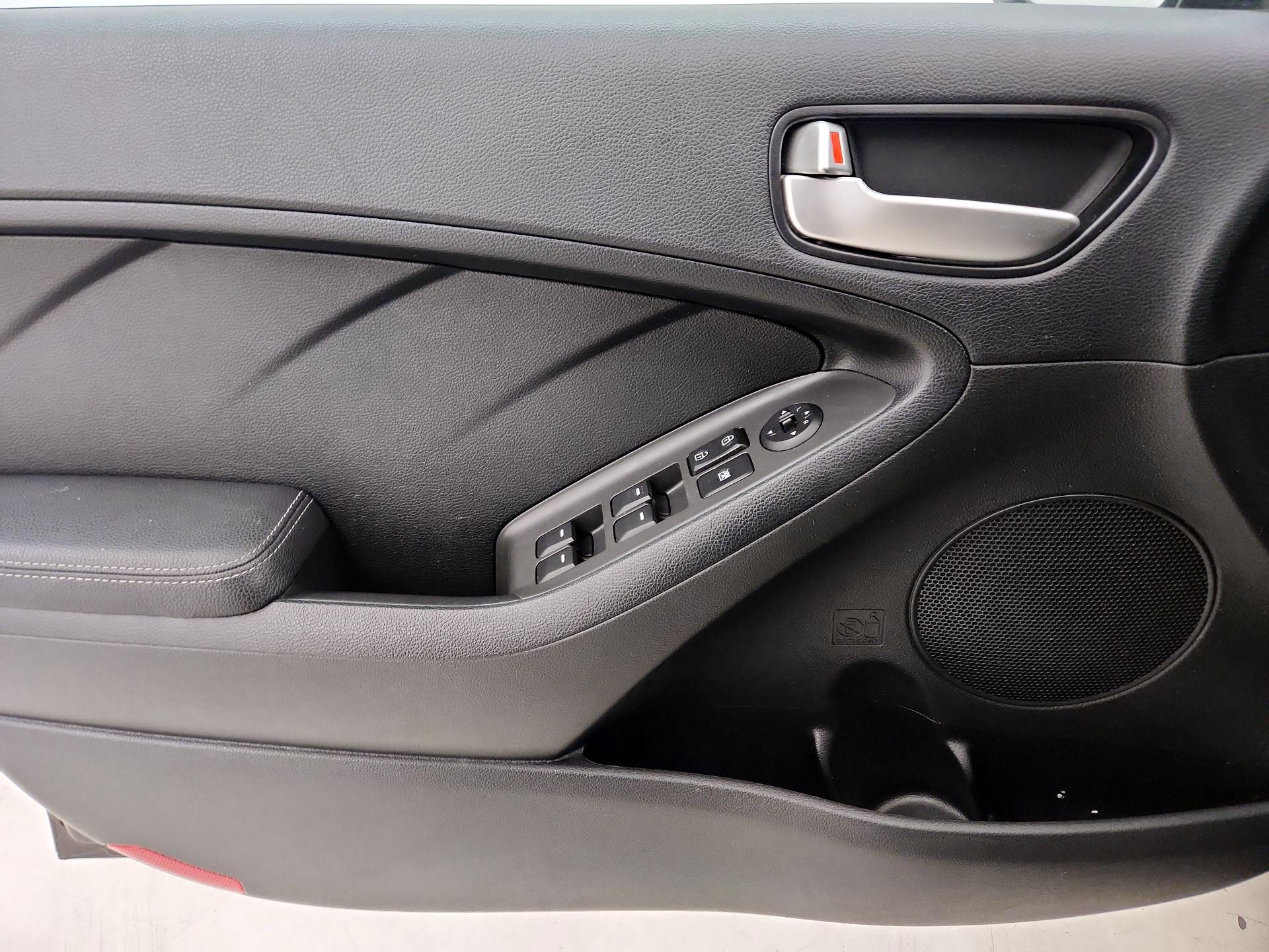 Thumbnail: 2017 Kia Forte - 12