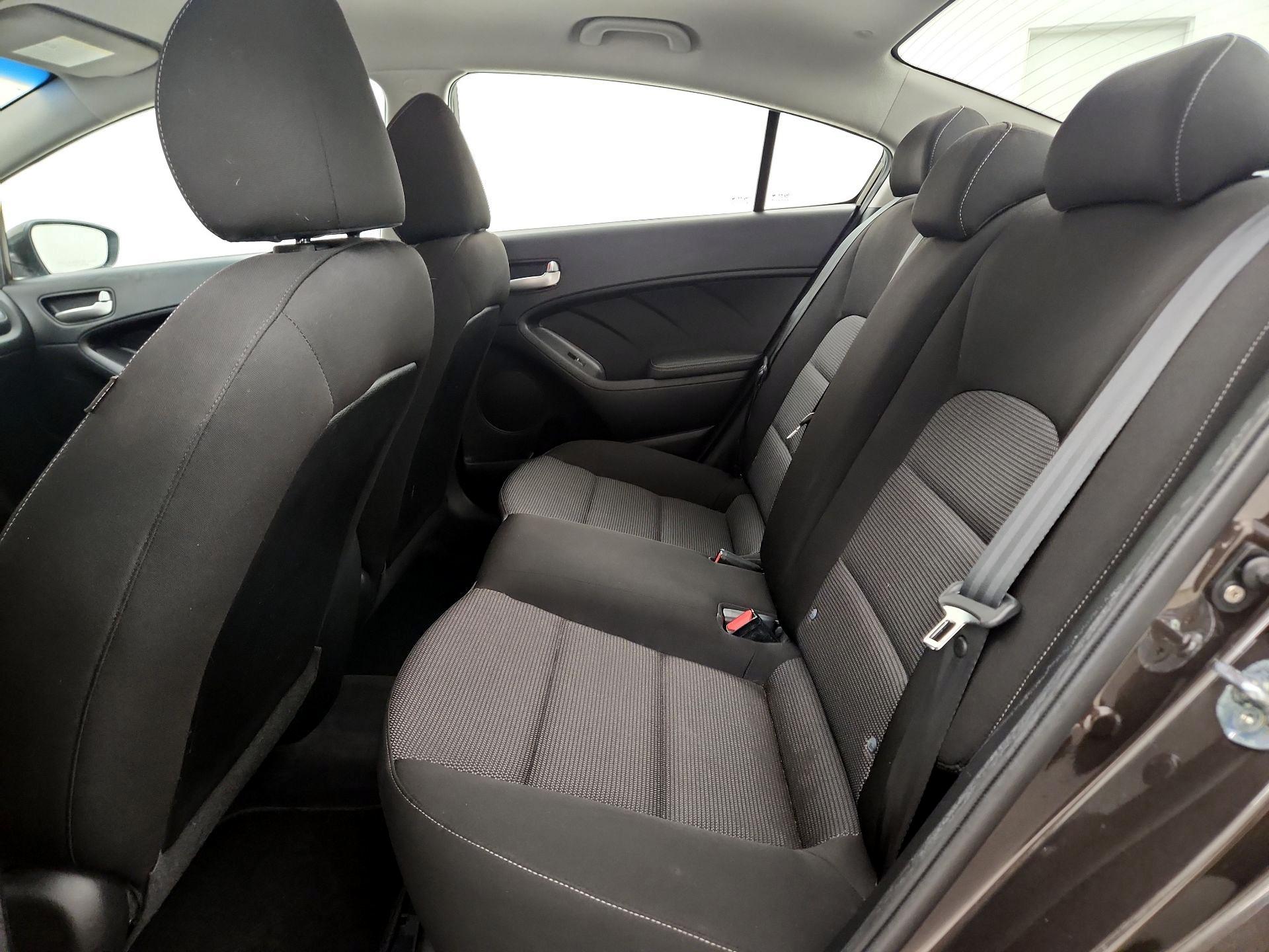 Thumbnail: 2017 Kia Forte - 18