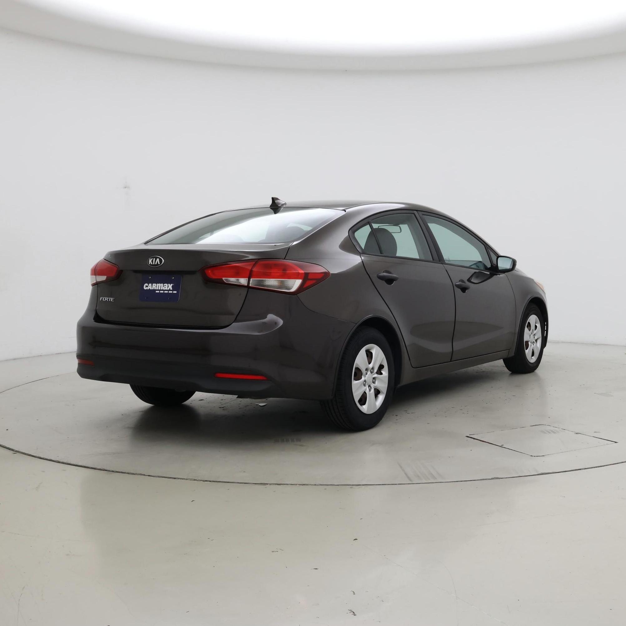 Thumbnail: 2017 Kia Forte - 8