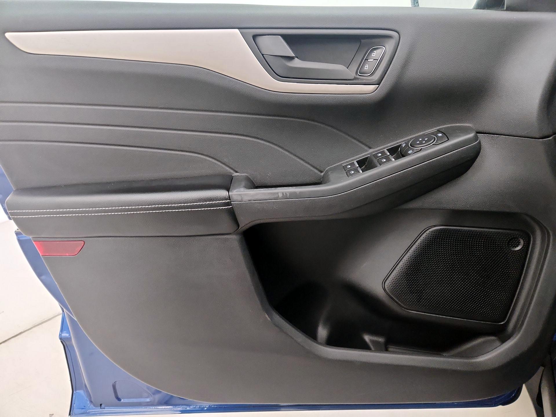 Thumbnail: 2022 Ford Escape - 12