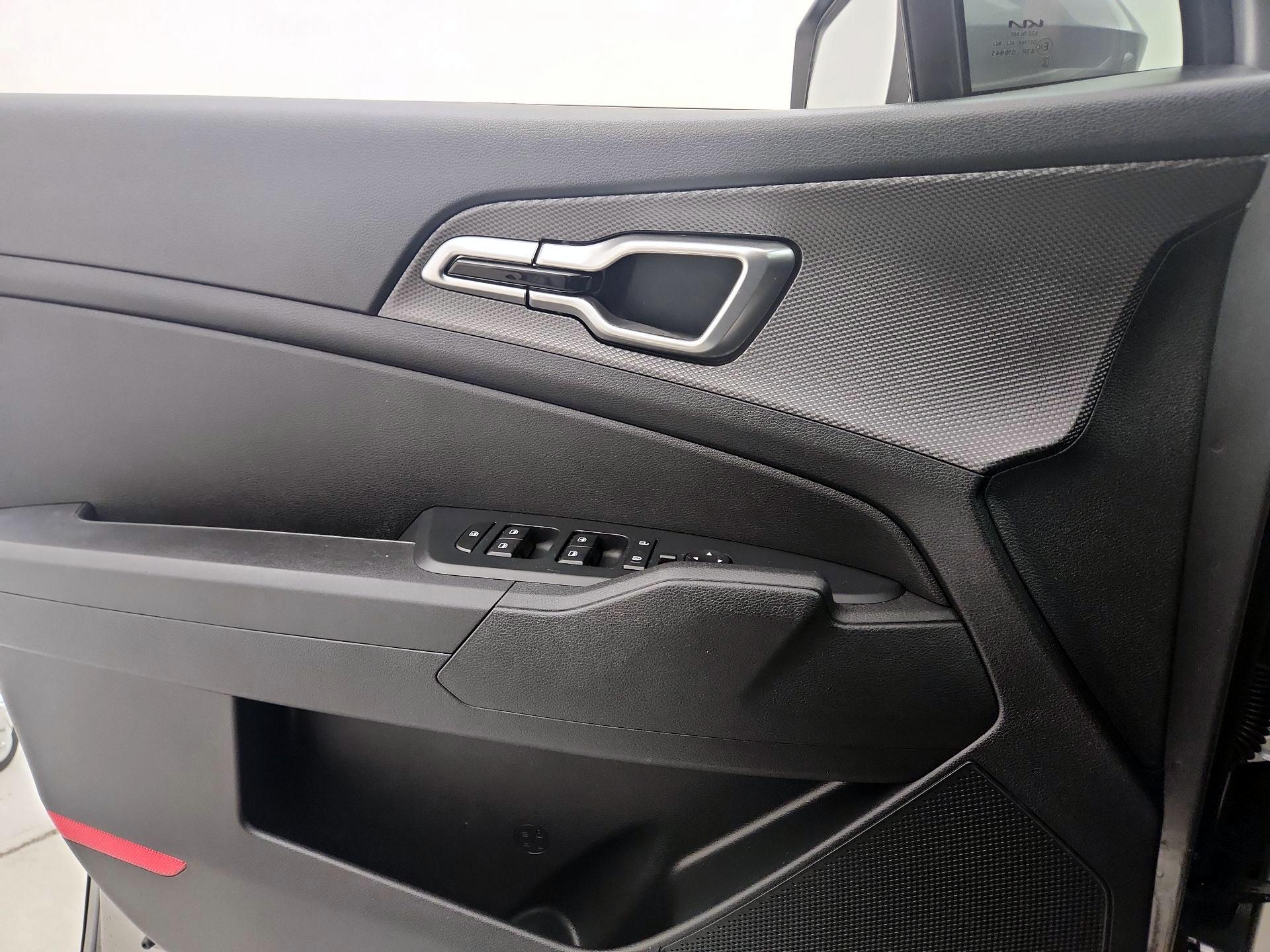 Thumbnail: 2023 Kia Sportage - 12