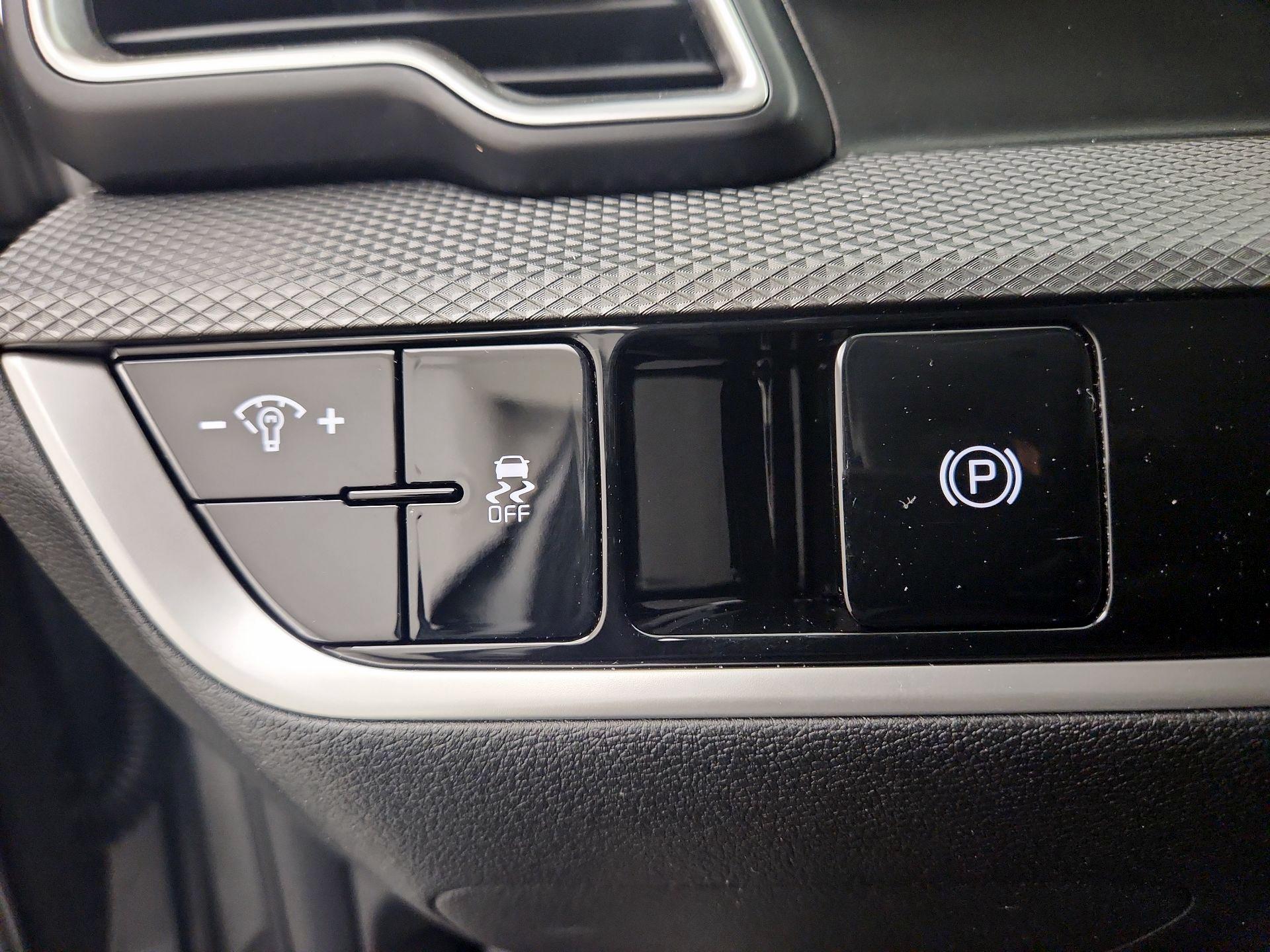 Thumbnail: 2023 Kia Sportage - 13