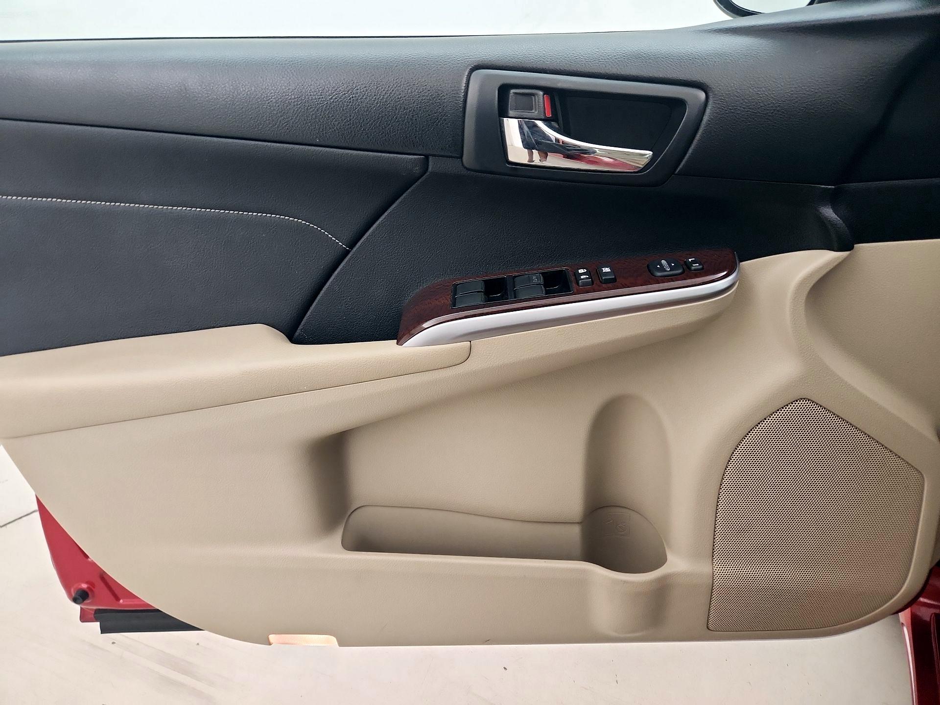 Thumbnail: 2014 Toyota Camry - 12